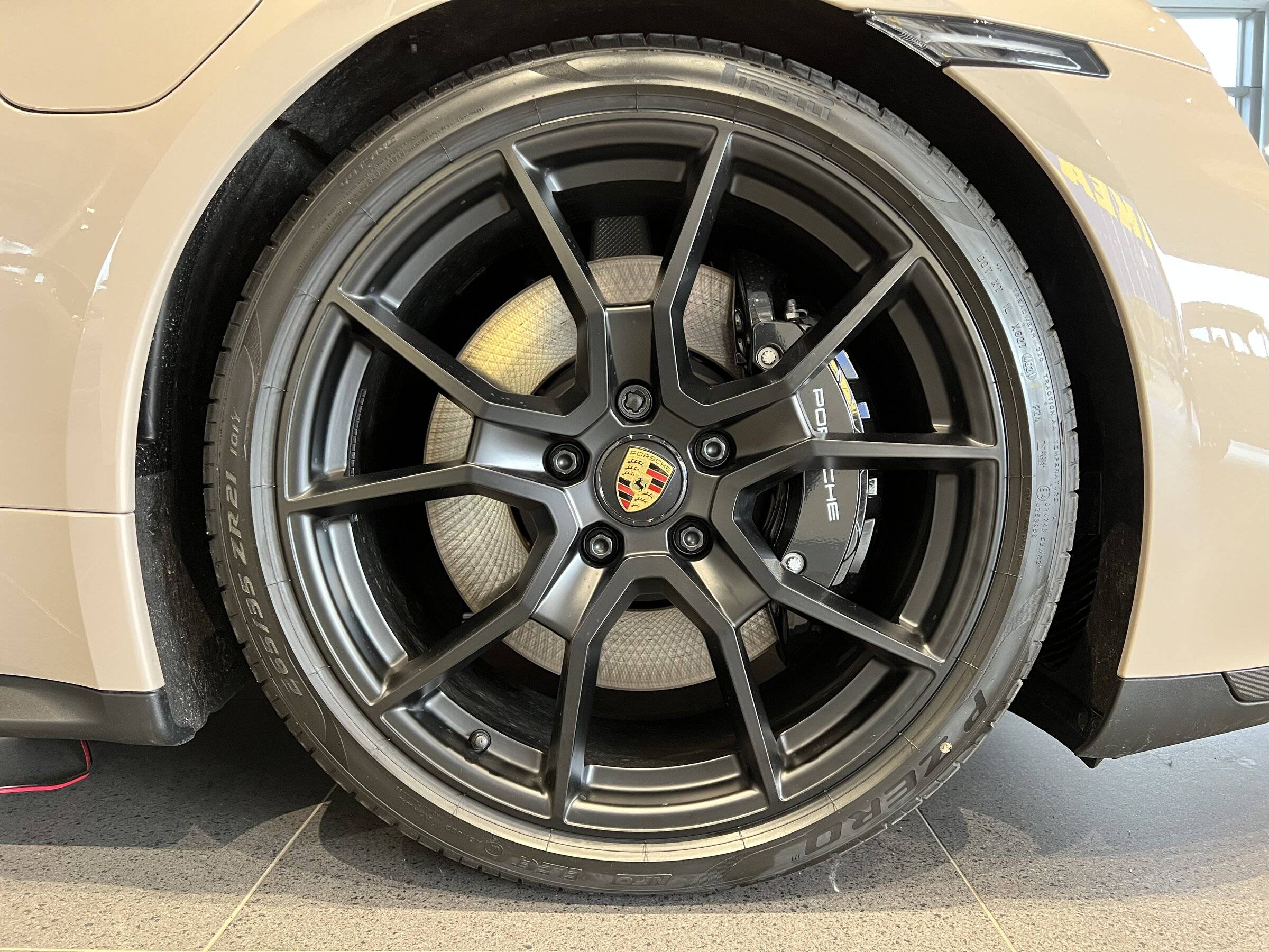 Porsche Taycan First GTS Sport Turismo Taycan in the wild FDDD22D0-43CC-4FF3-9E75-47D870BC2C56L0001