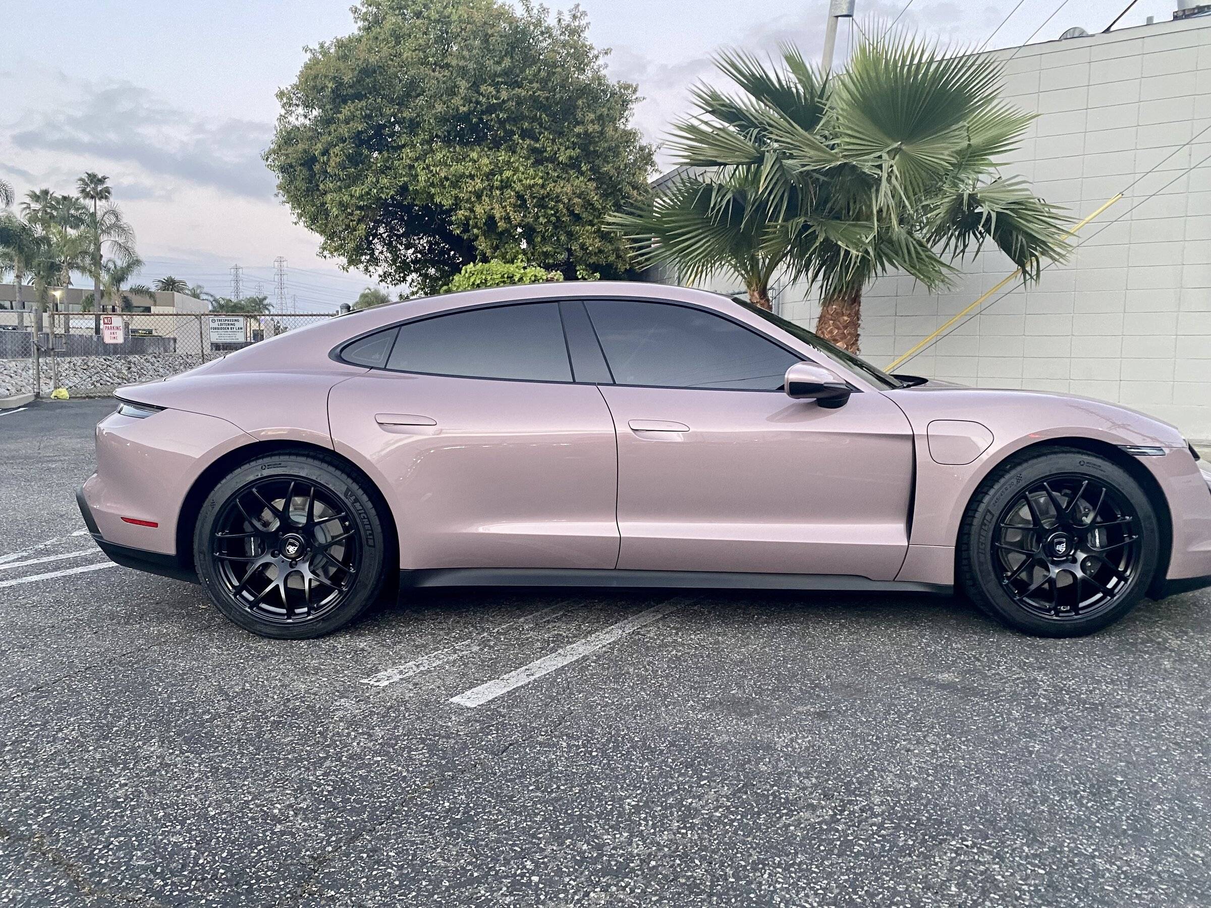 Porsche Taycan FROZEN BERRY METALLIC Taycan Club DCE4B9E2-8C49-4A44-8C8A-A2E41F0AFE3A