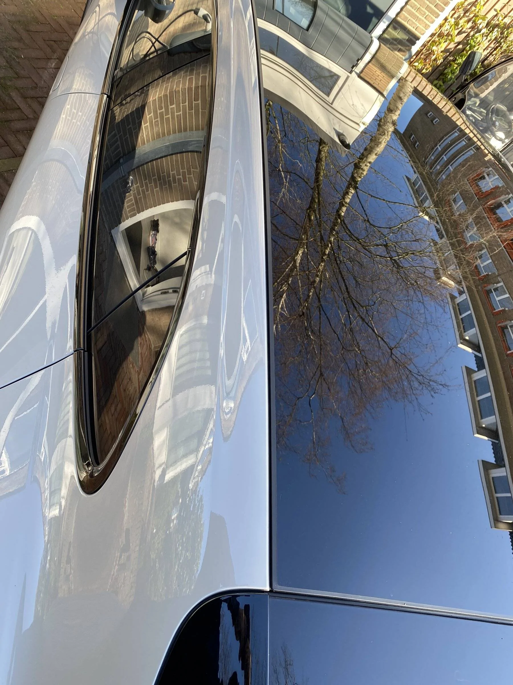 Porsche Taycan Roof rails on panoramic roof 6D6EAC17-0E3E-49AF-A91C-CA6D23C46640