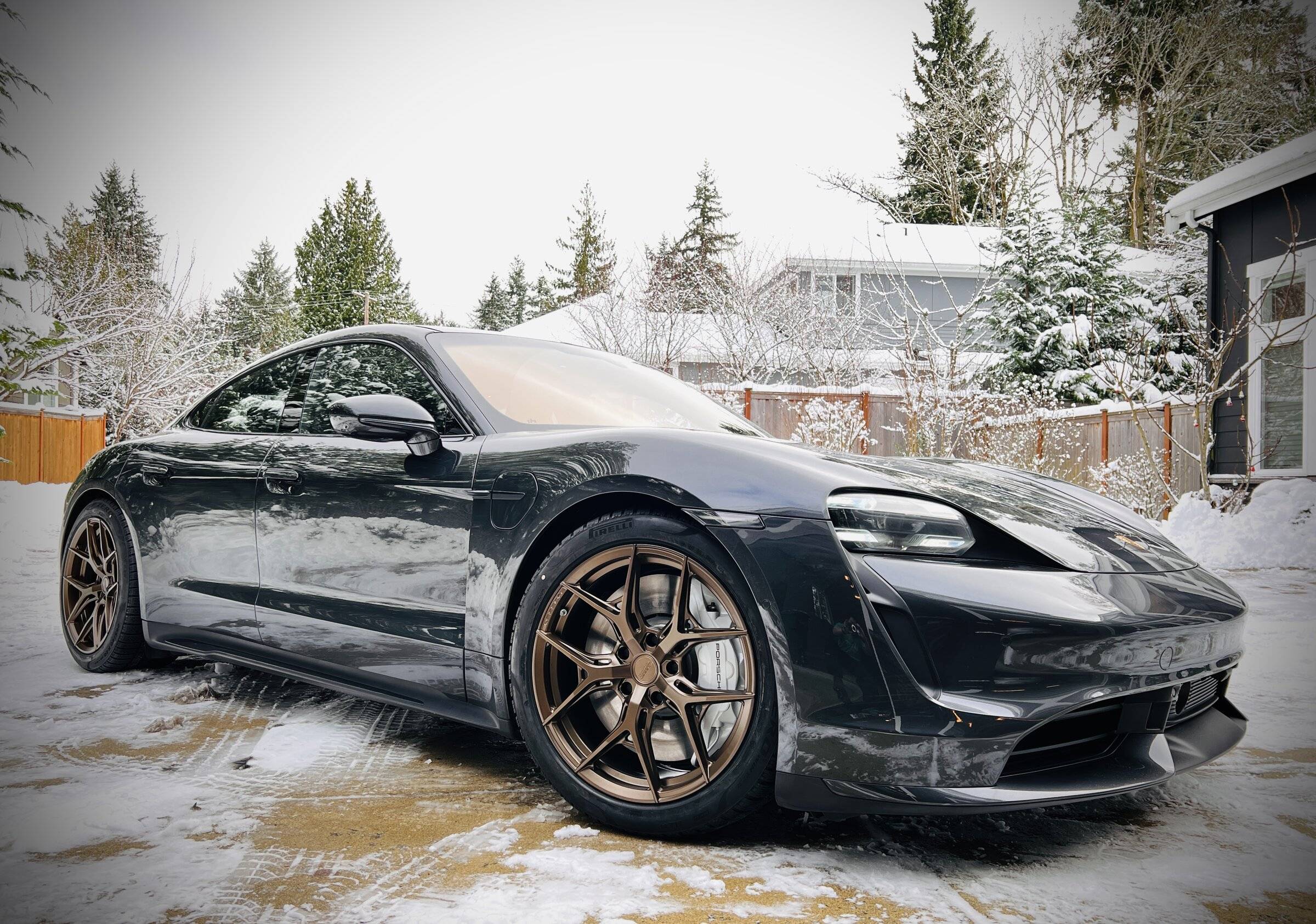 Porsche Taycan VOLCANO GREY Taycan Club F4355510-8D55-44FC-9428-DF782A39FEC4