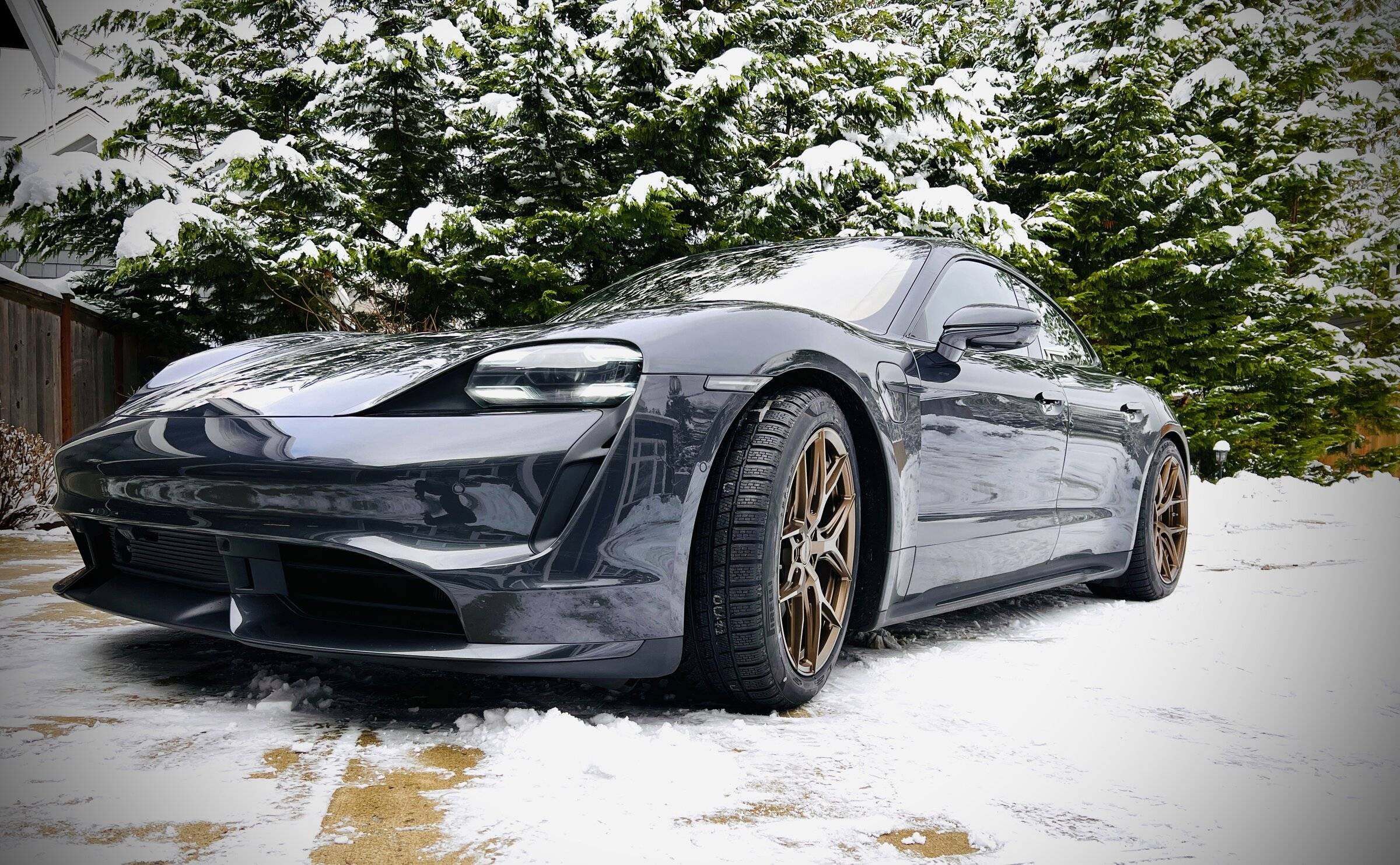 Porsche Taycan VOLCANO GREY Taycan Club 2A4BE1EA-8648-4CC1-B730-23DFF93AD78B