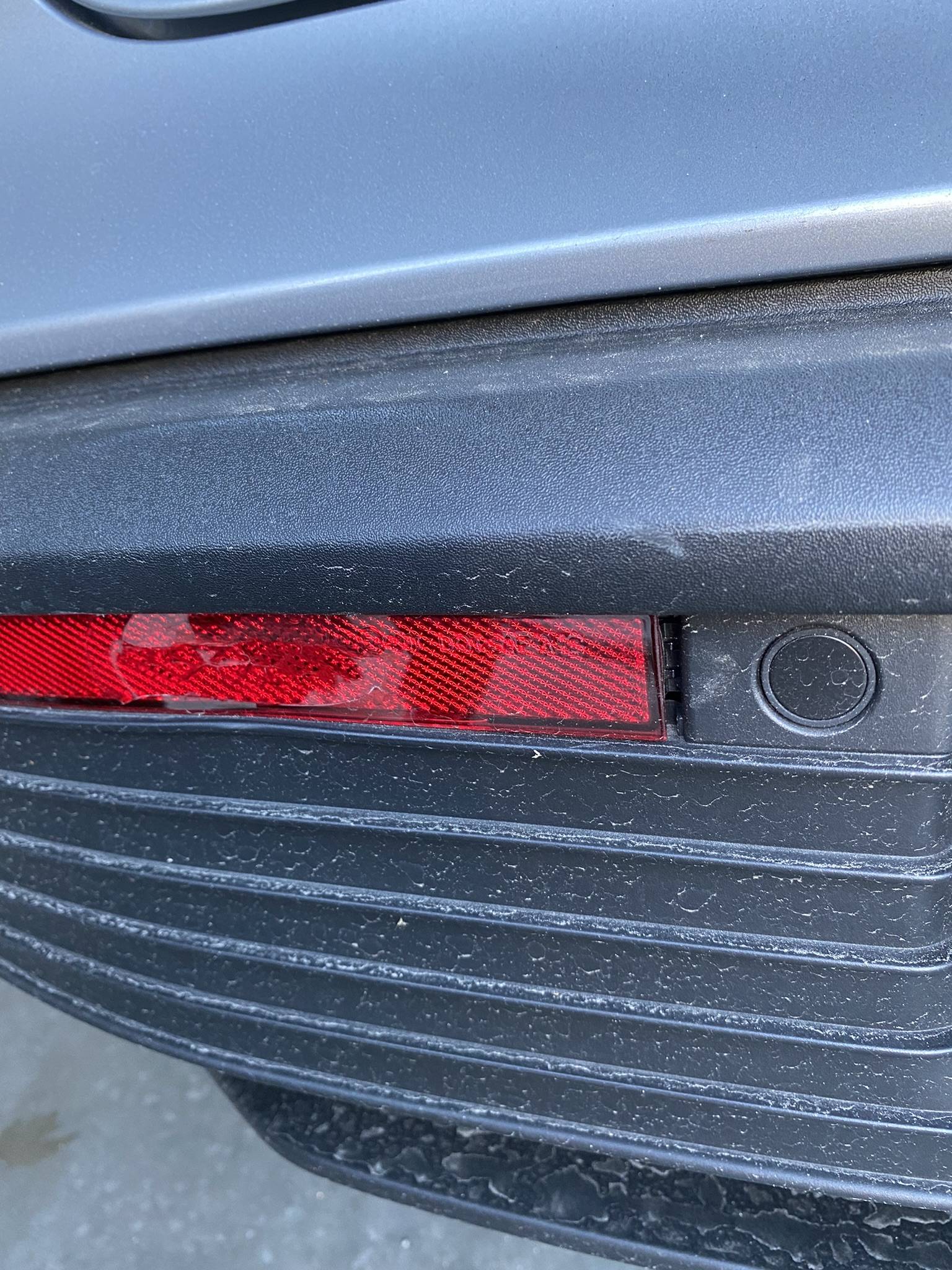 Porsche Taycan Removing rear reflector. 633F8A5F-678F-4F94-BB63-F9C8F033E193