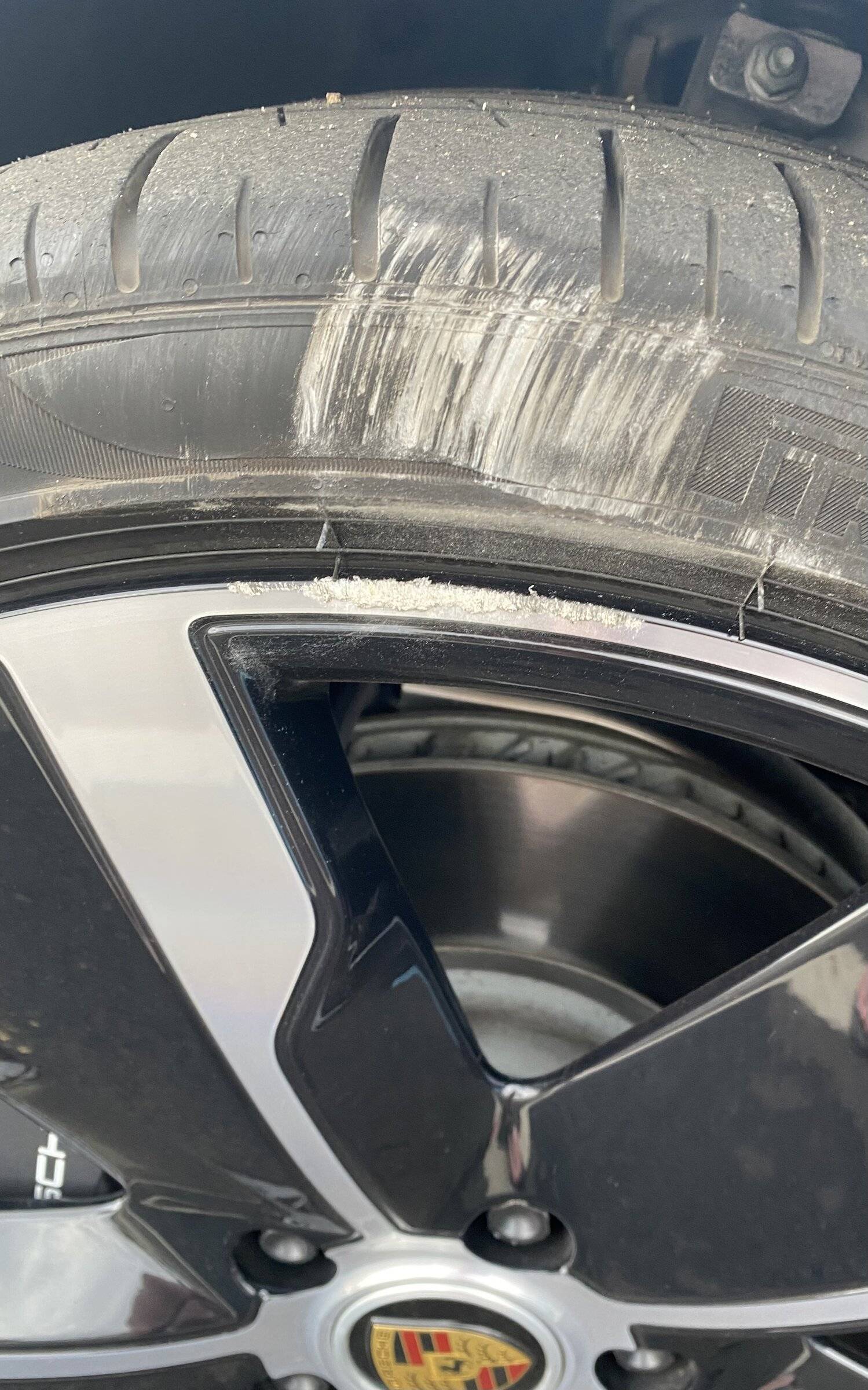 Porsche Taycan Typical stereotype 93BBFE7C-B554-4E85-8BDD-770EF837E251