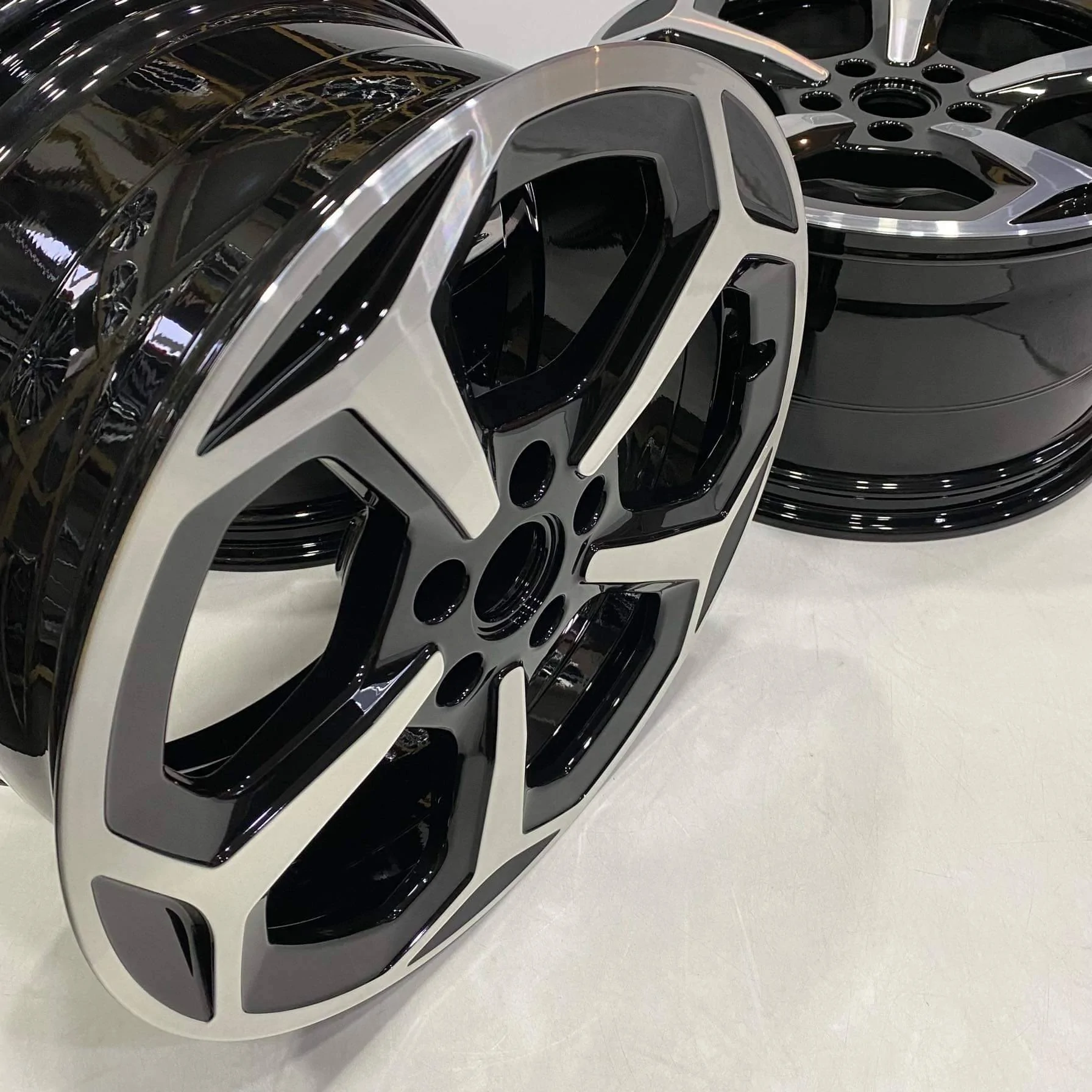 Porsche Taycan Offroad Design wheel with gloss black IMG_6814