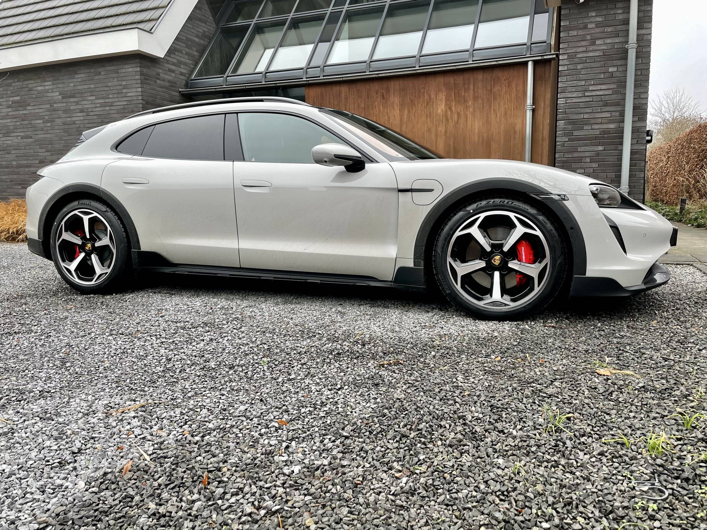 Porsche Taycan Offroad Design wheel with gloss black 35F5110D-A5D0-490C-8836-49390CF57AD4