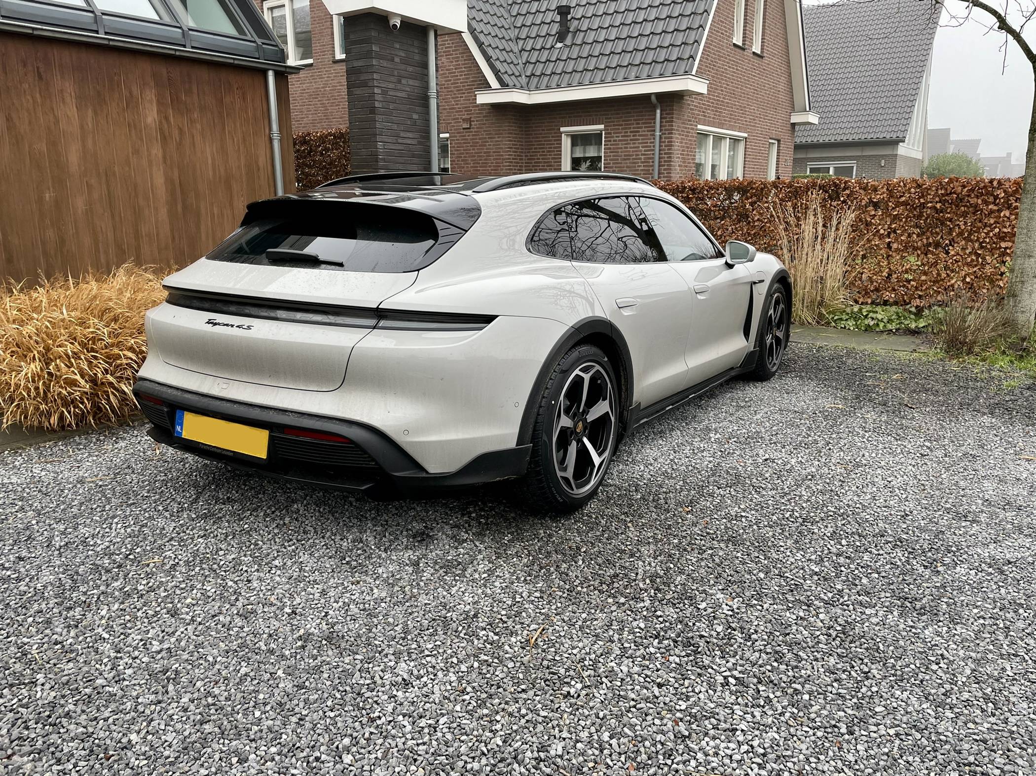 Porsche Taycan Offroad Design wheel with gloss black 34240B0F-AB82-4E52-B39E-45138F0C5F85