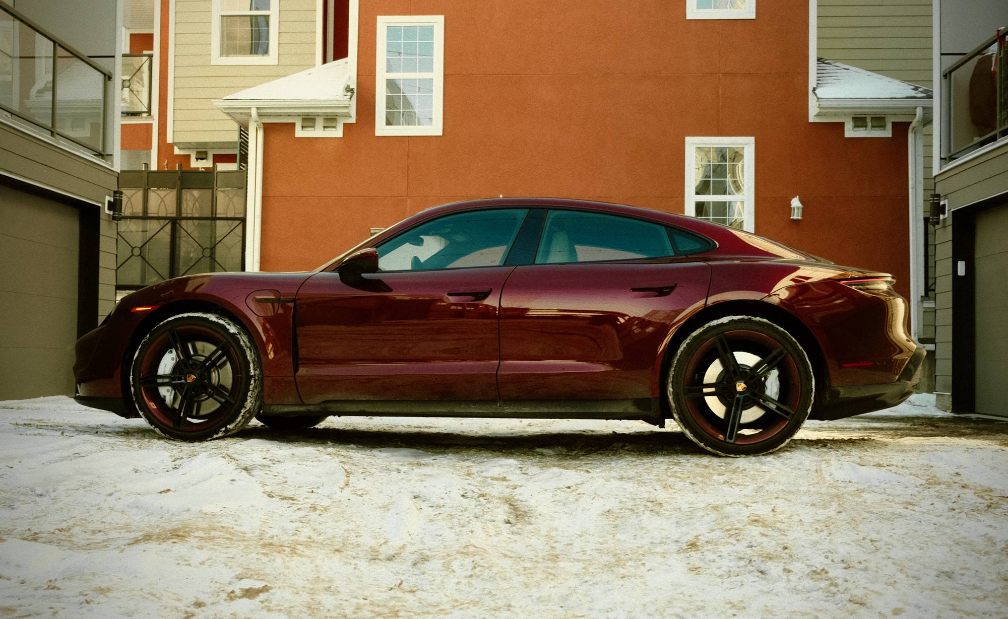 Porsche Taycan CHERRY METALLIC Taycan Club 2022 MAR02 DB_ - 1 (4)