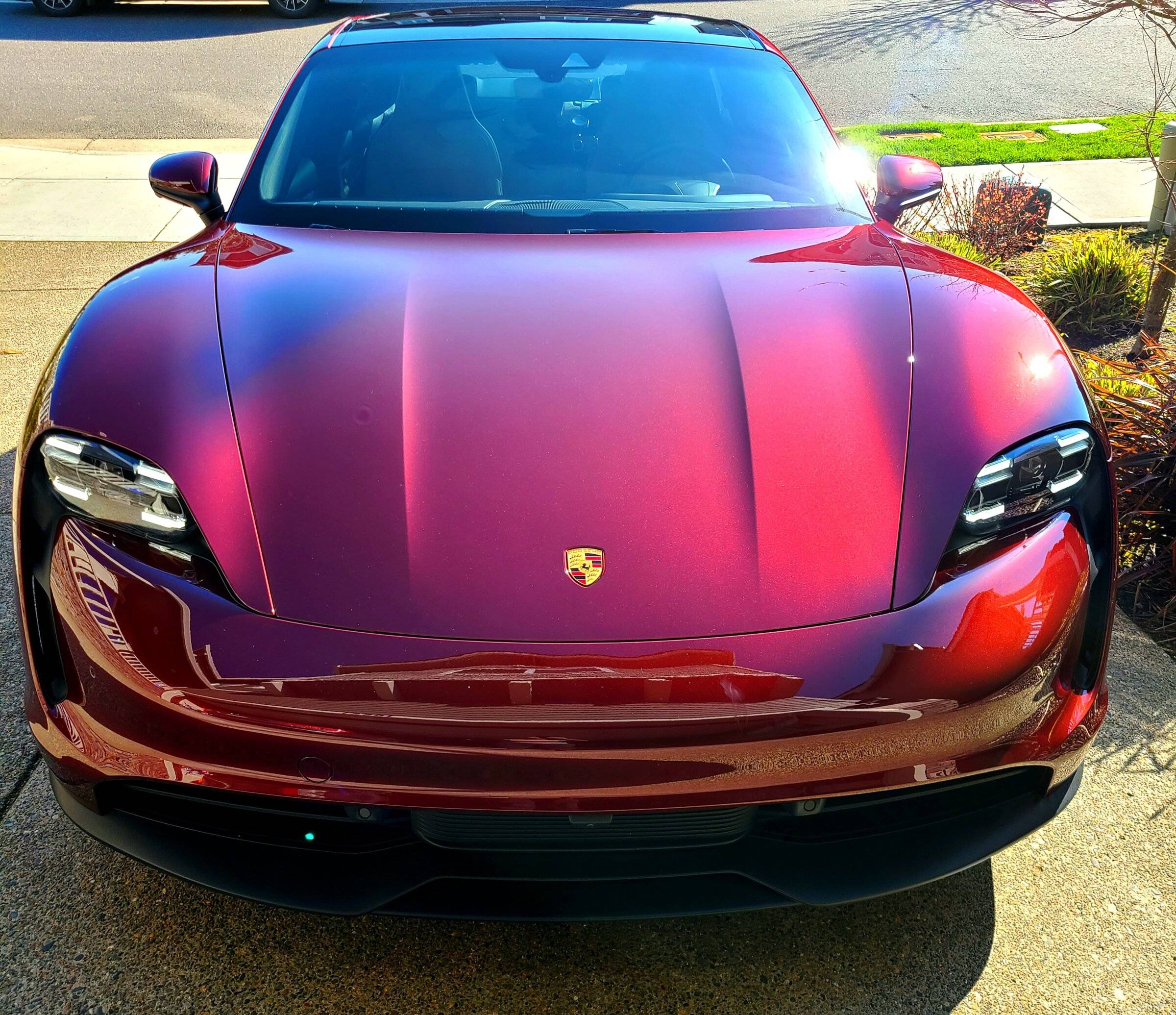 Porsche Taycan CHERRY METALLIC Taycan Club 20220306_144806