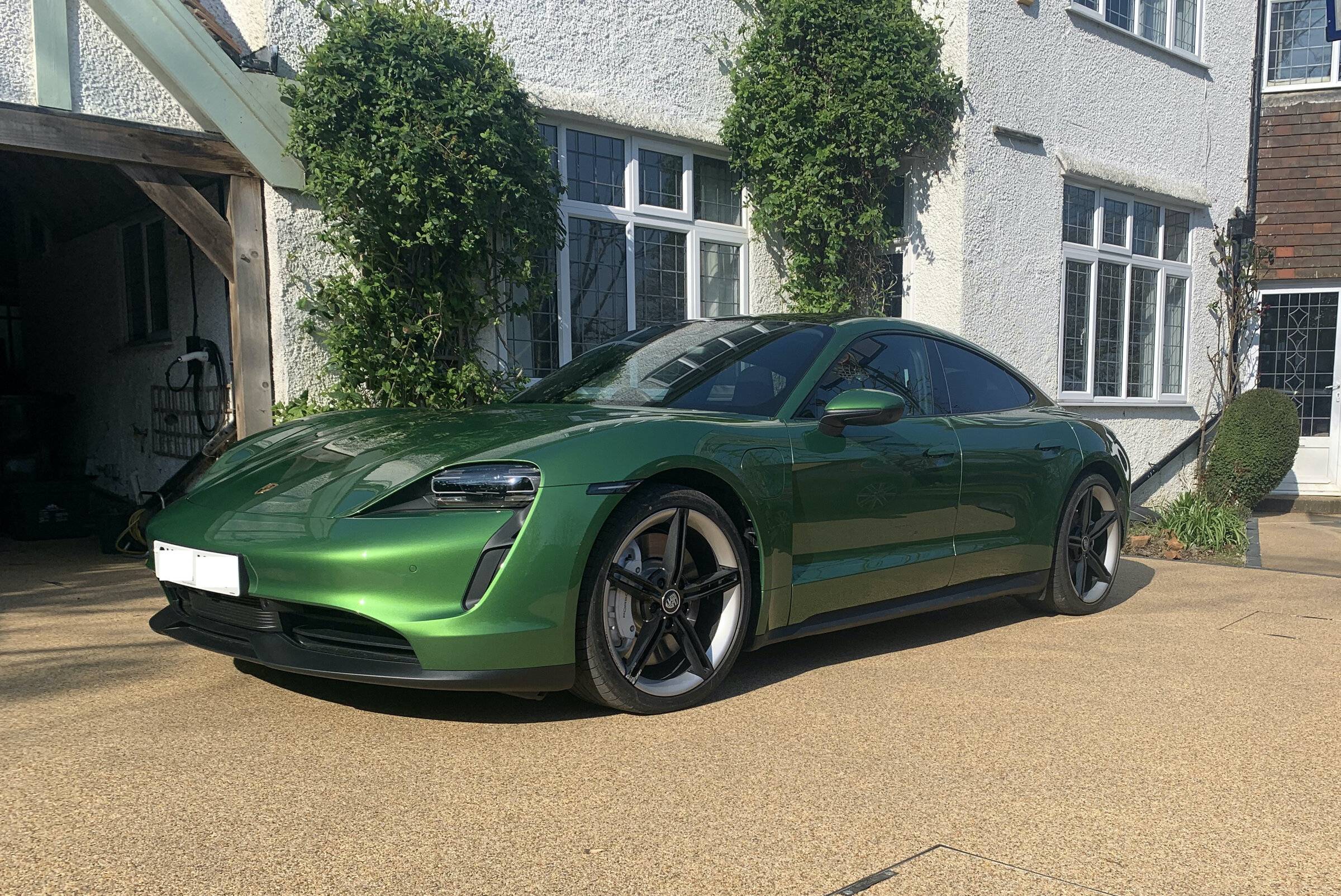 Porsche Taycan MAMBA GREEN Taycan Club IMG_2231