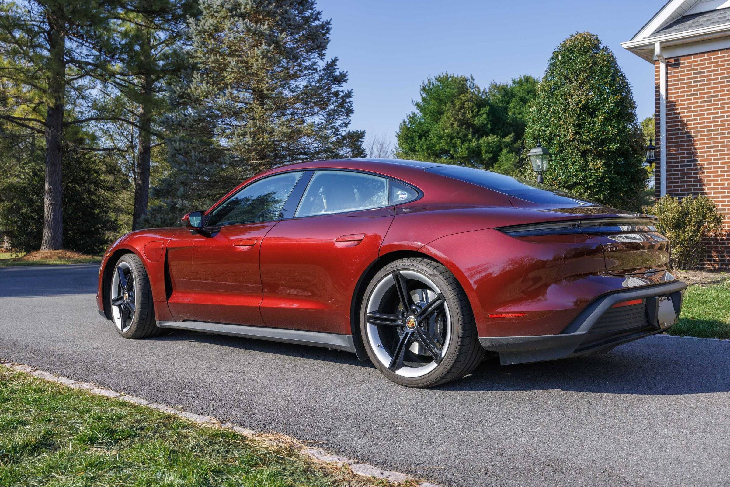 Porsche Taycan CHERRY METALLIC Taycan Club Cherry Metailic-9
