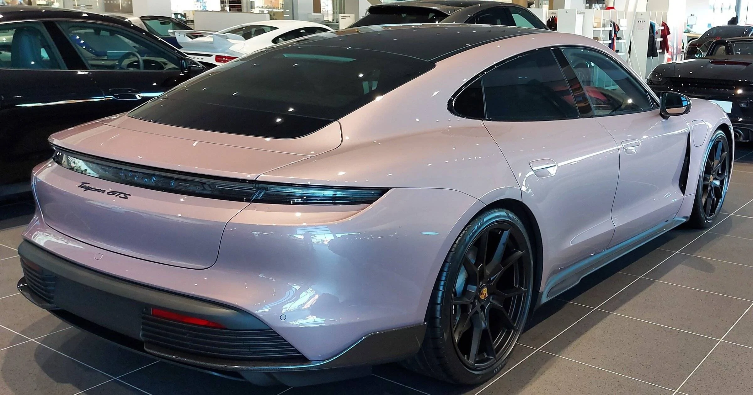 Porsche Taycan FROZEN BERRY METALLIC Taycan Club Frozen Berry GTS