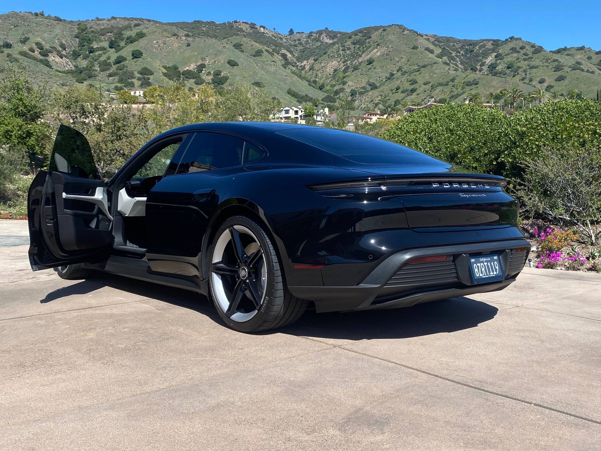 Porsche Taycan BLACK / JET BLACK Taycan Club IMG_5797
