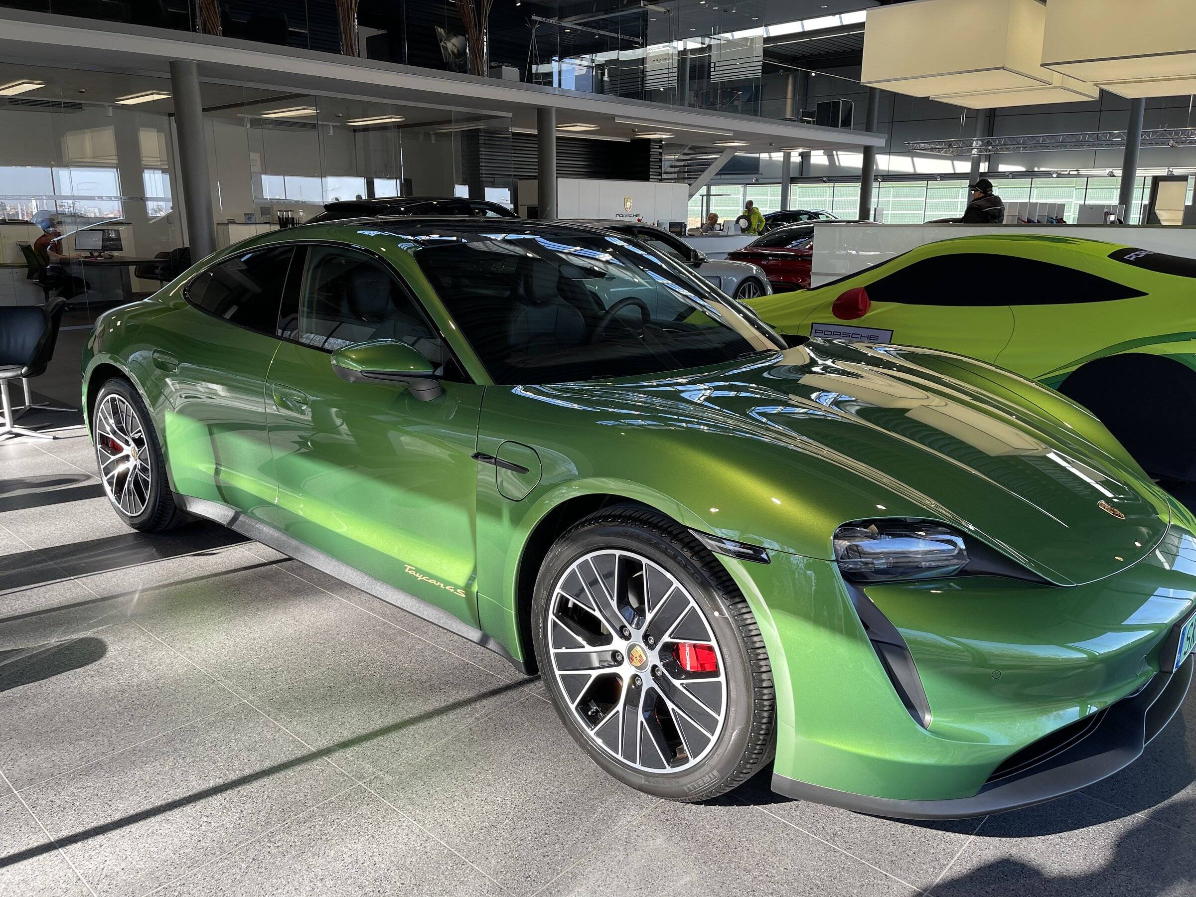 Porsche Taycan MAMBA GREEN Taycan Club 7356C36B-413D-4C7A-BFFB-CFE11E93A57E
