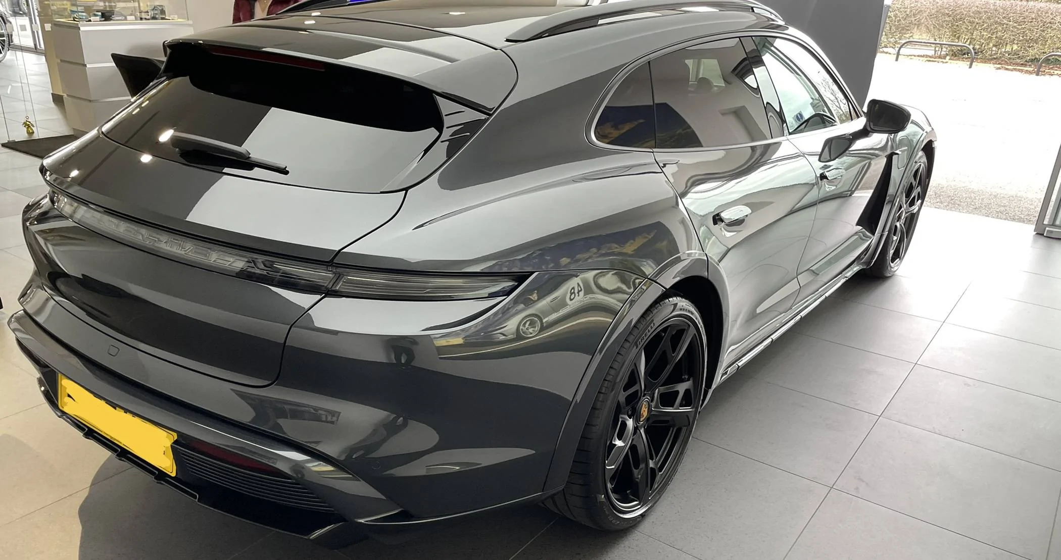 Porsche Taycan VOLCANO GREY Taycan Club 79DB3C70-554C-41AF-88A6-6A1C73FE89DC