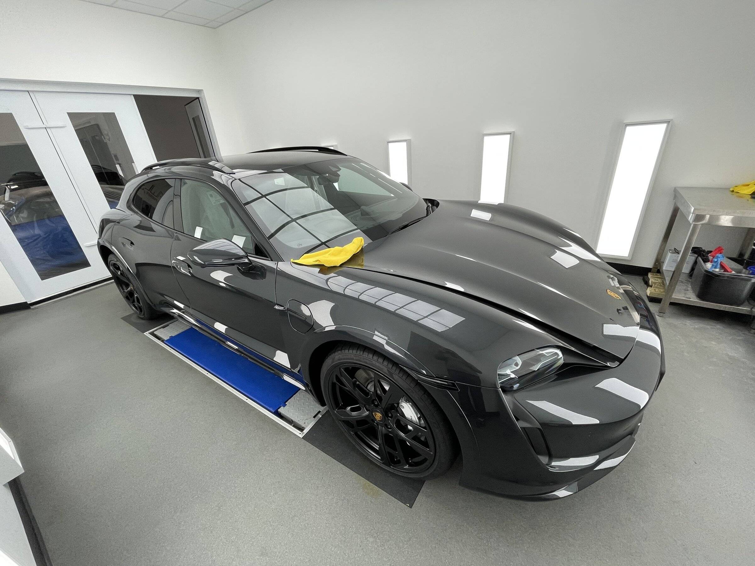 Porsche Taycan VOLCANO GREY Taycan Club AC5A13CA-0375-450F-9573-0570684B604D