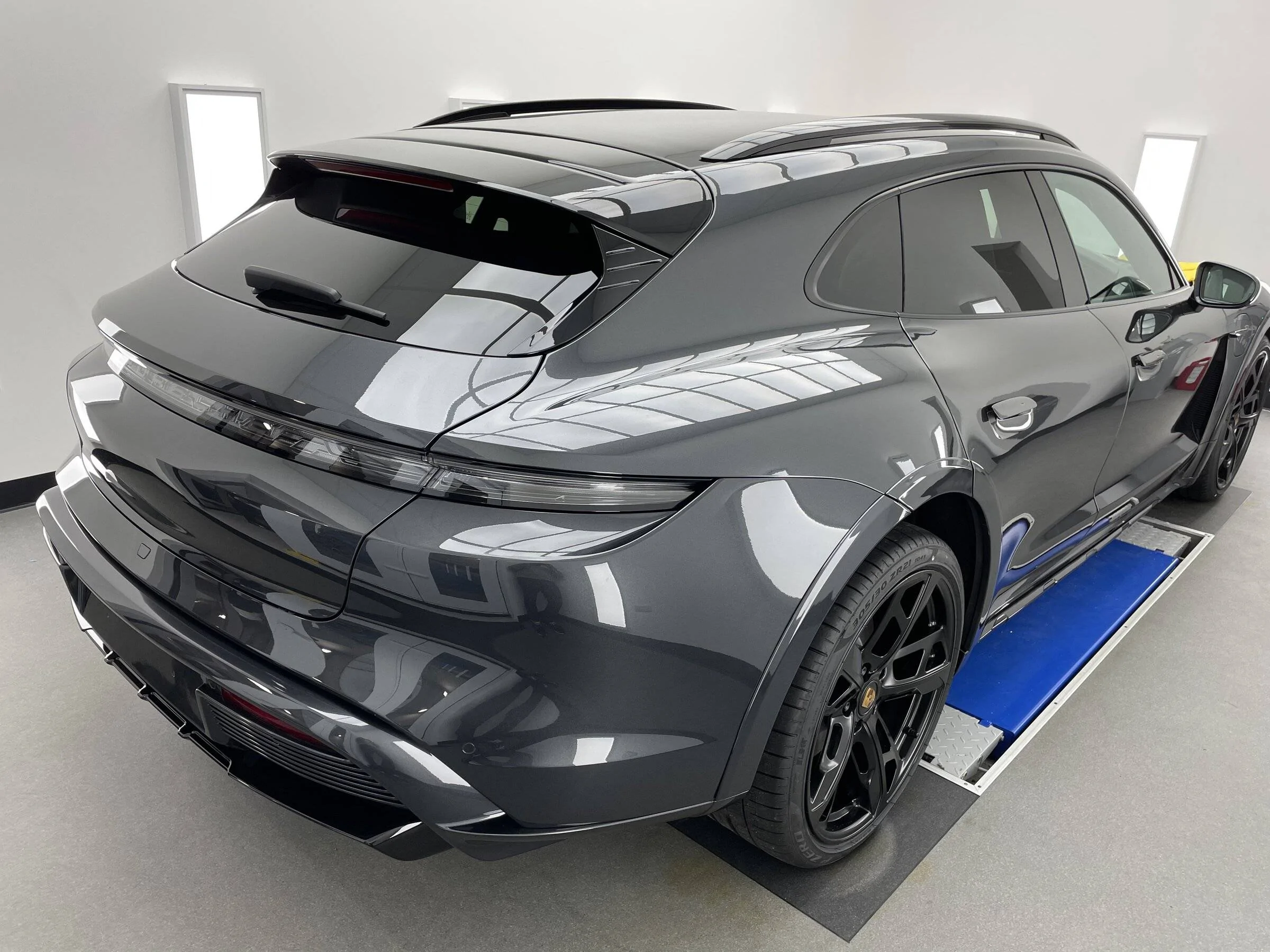 Porsche Taycan VOLCANO GREY Taycan Club 3641B81E-5148-482F-98E3-3A459F0AC0E5
