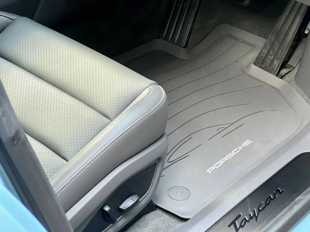 Porsche Taycan Rubber Floormat Set - Taycan B03FFEBF-ED01-4E3B-B98A-89BE3389C5EF