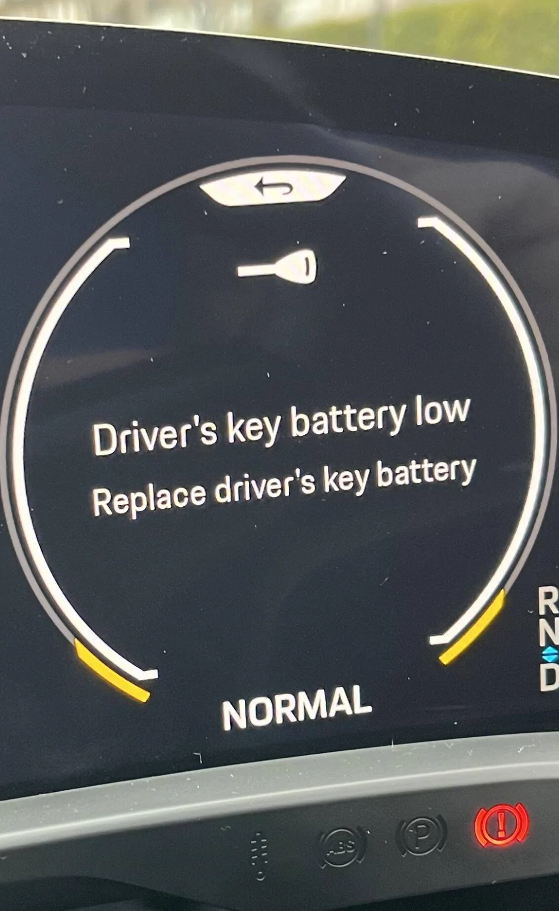 Porsche Taycan Driver's Key Battery Low Screenshot 2022-03-12 at 16.24.16