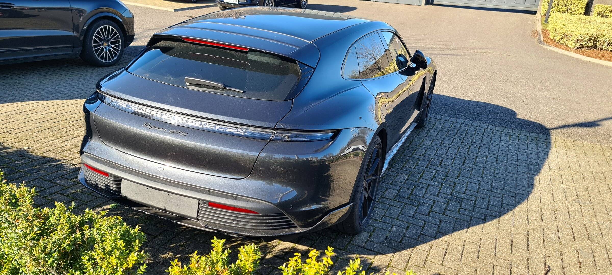 Porsche Taycan VOLCANO GREY Taycan Club 20220227_142358