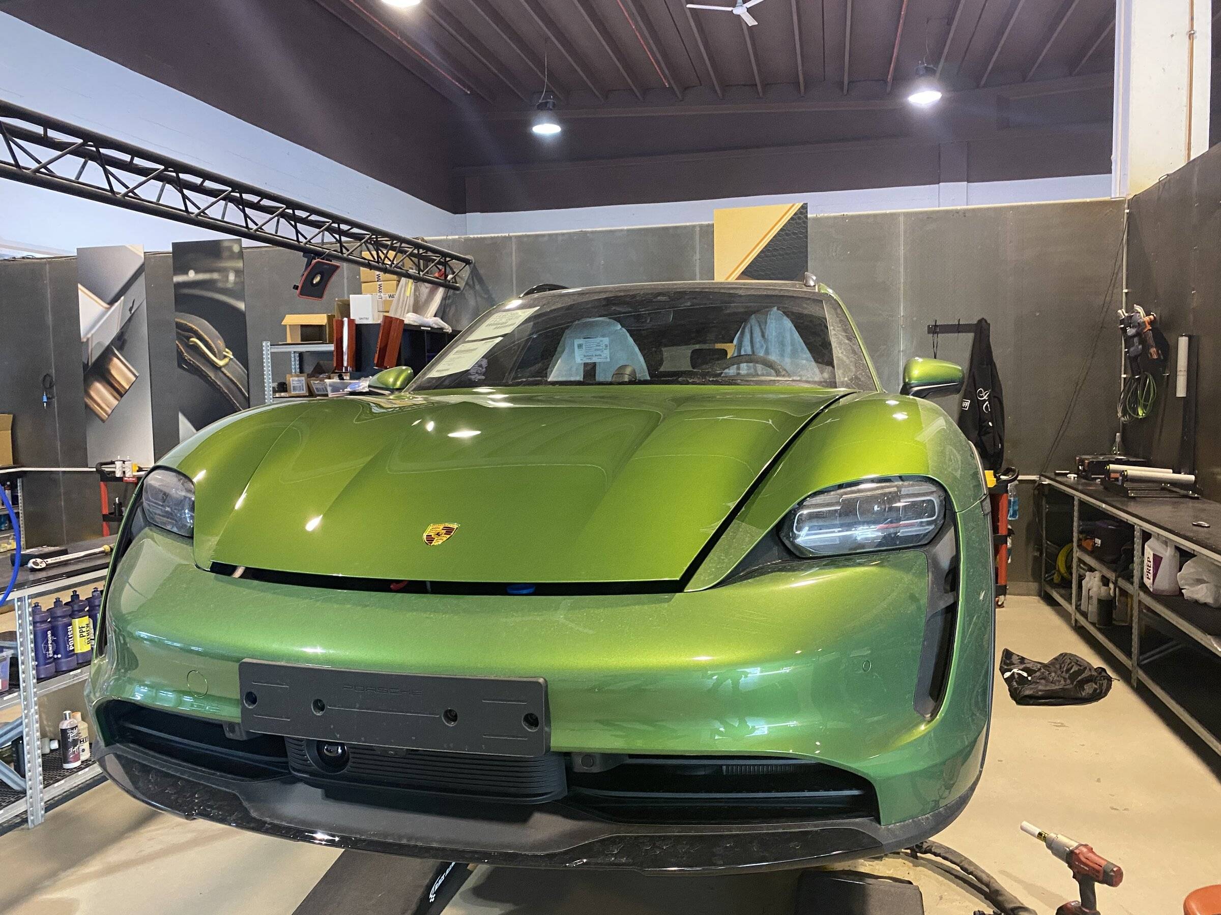 Porsche Taycan MAMBA GREEN Taycan Club EA946BA1-0970-4A1F-93F5-DD7017FBE8D4