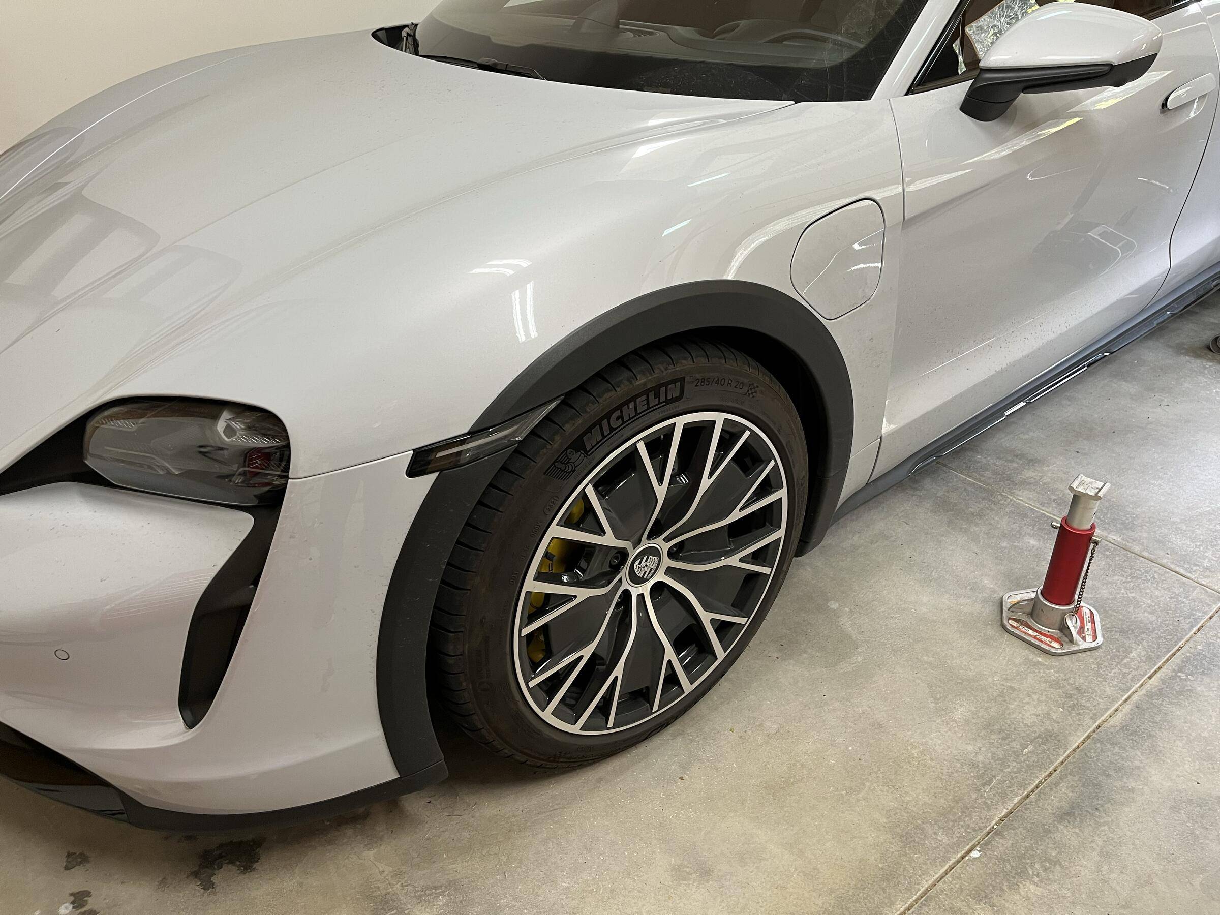 Porsche Taycan Today's suspension and tire experiments tempImage5wl0Px