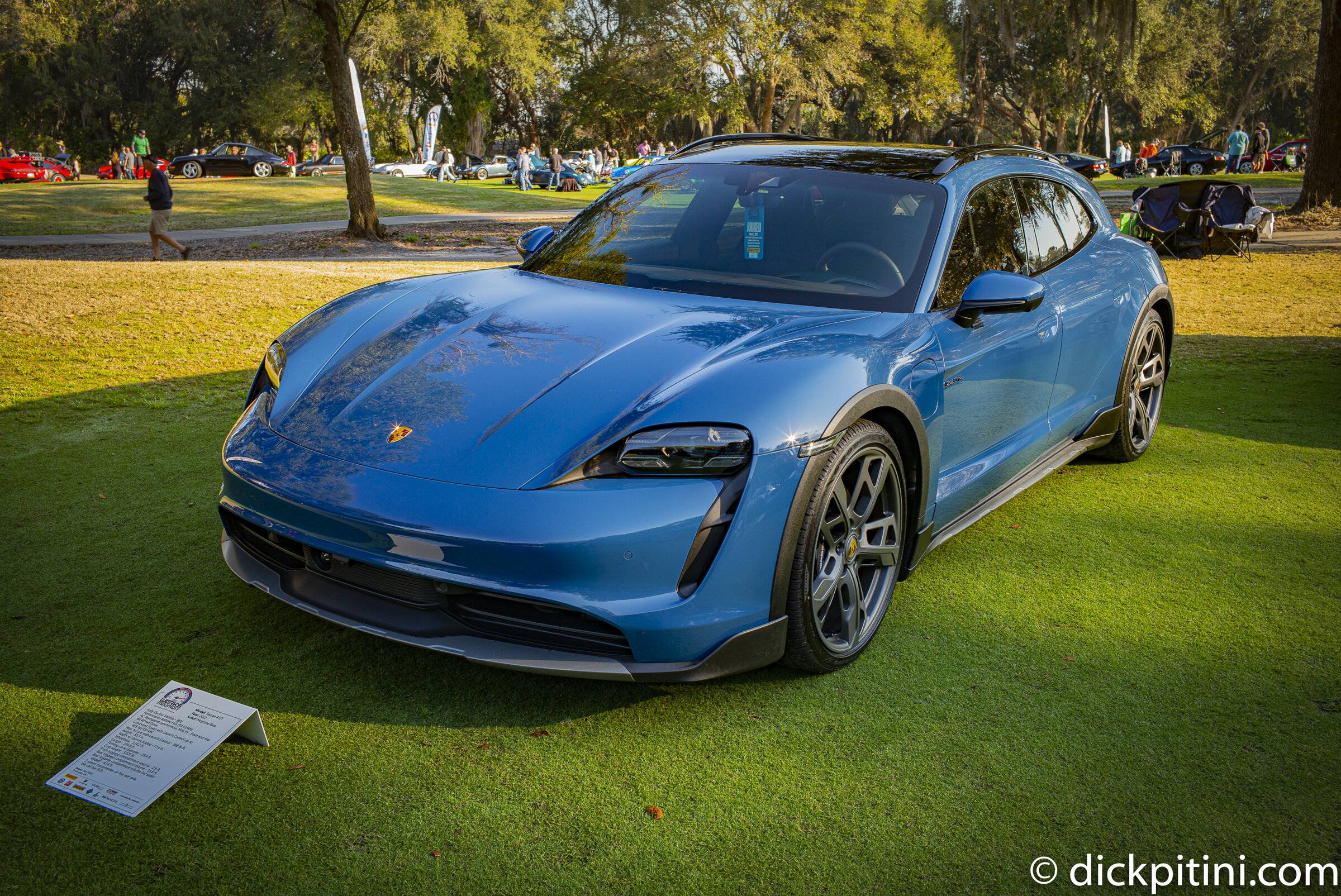 Porsche Taycan NEPTUNE BLUE Taycan Club 1L1002567