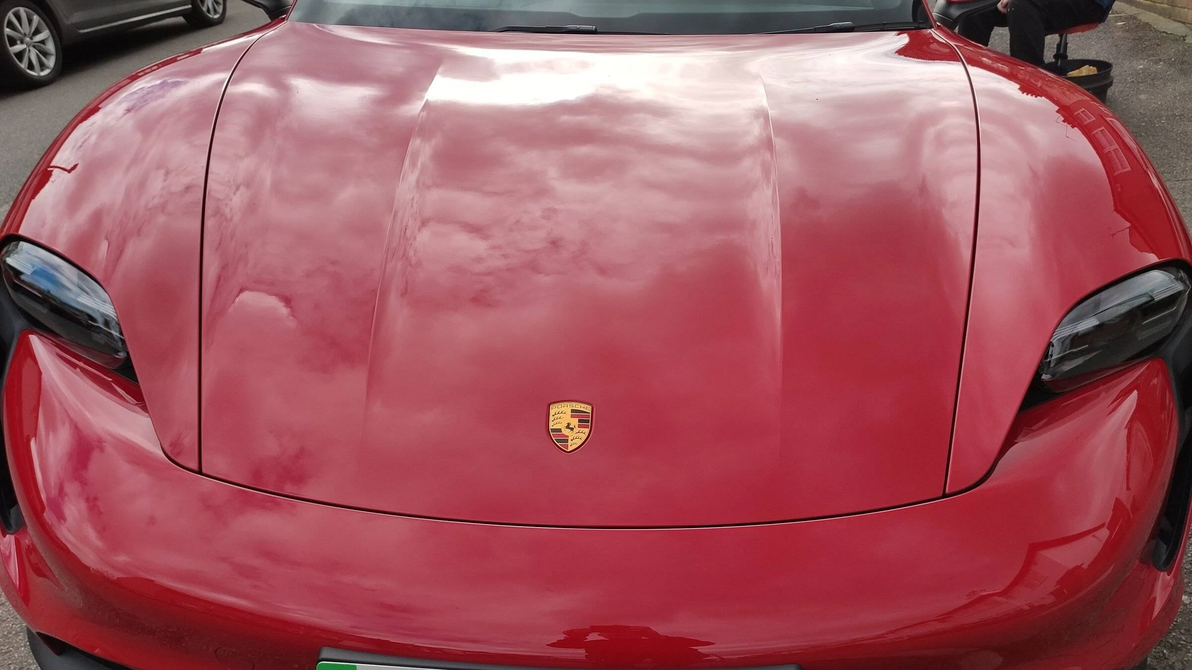 Porsche Taycan CARMINE RED Taycan Club IMG_20220314_122640