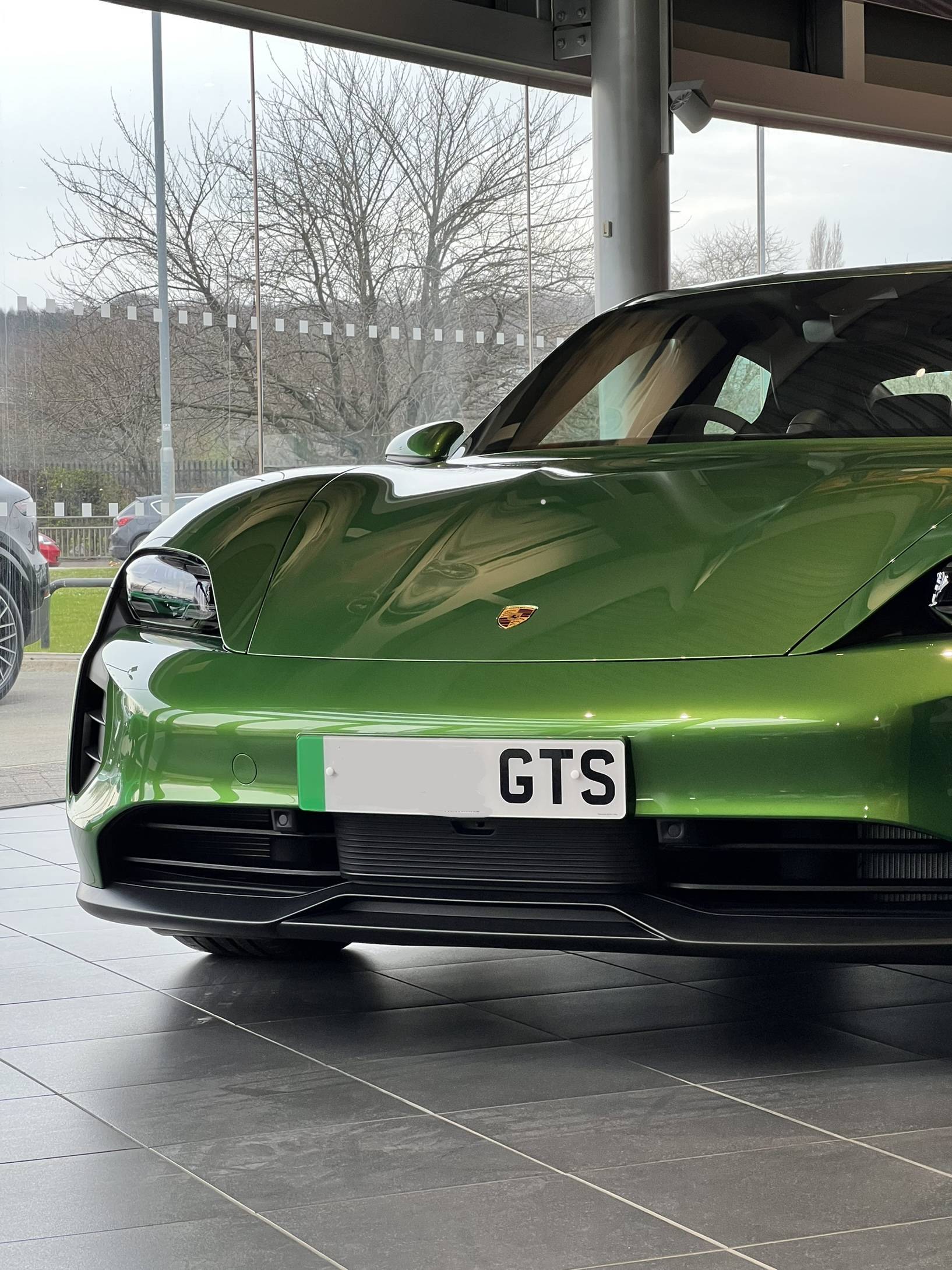 Porsche Taycan MAMBA GREEN Taycan Club 3FFD08E8-91FA-4CDF-9B0B-A03E0DE13470