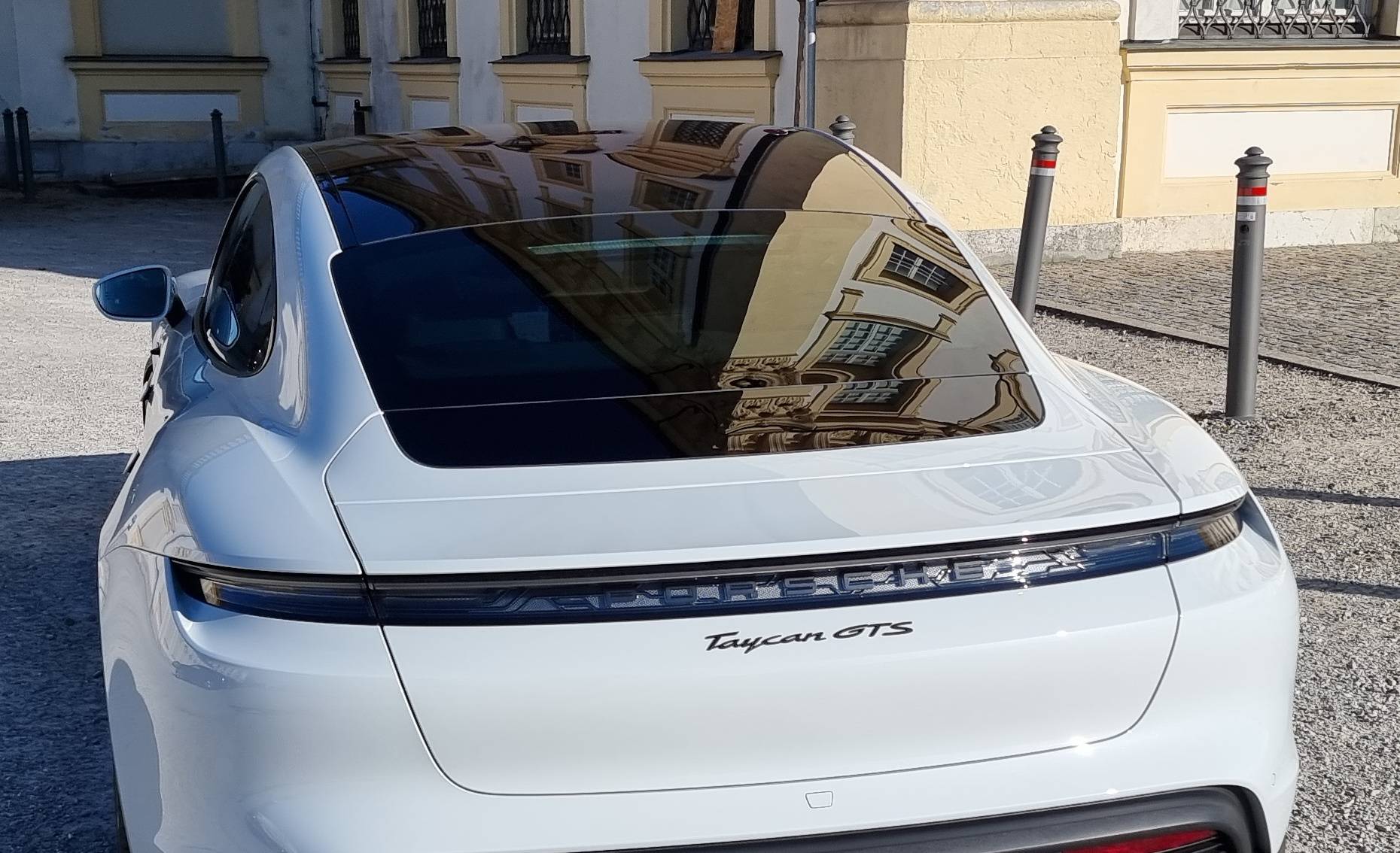 Porsche Taycan GTS Alpine GTS_Reflections