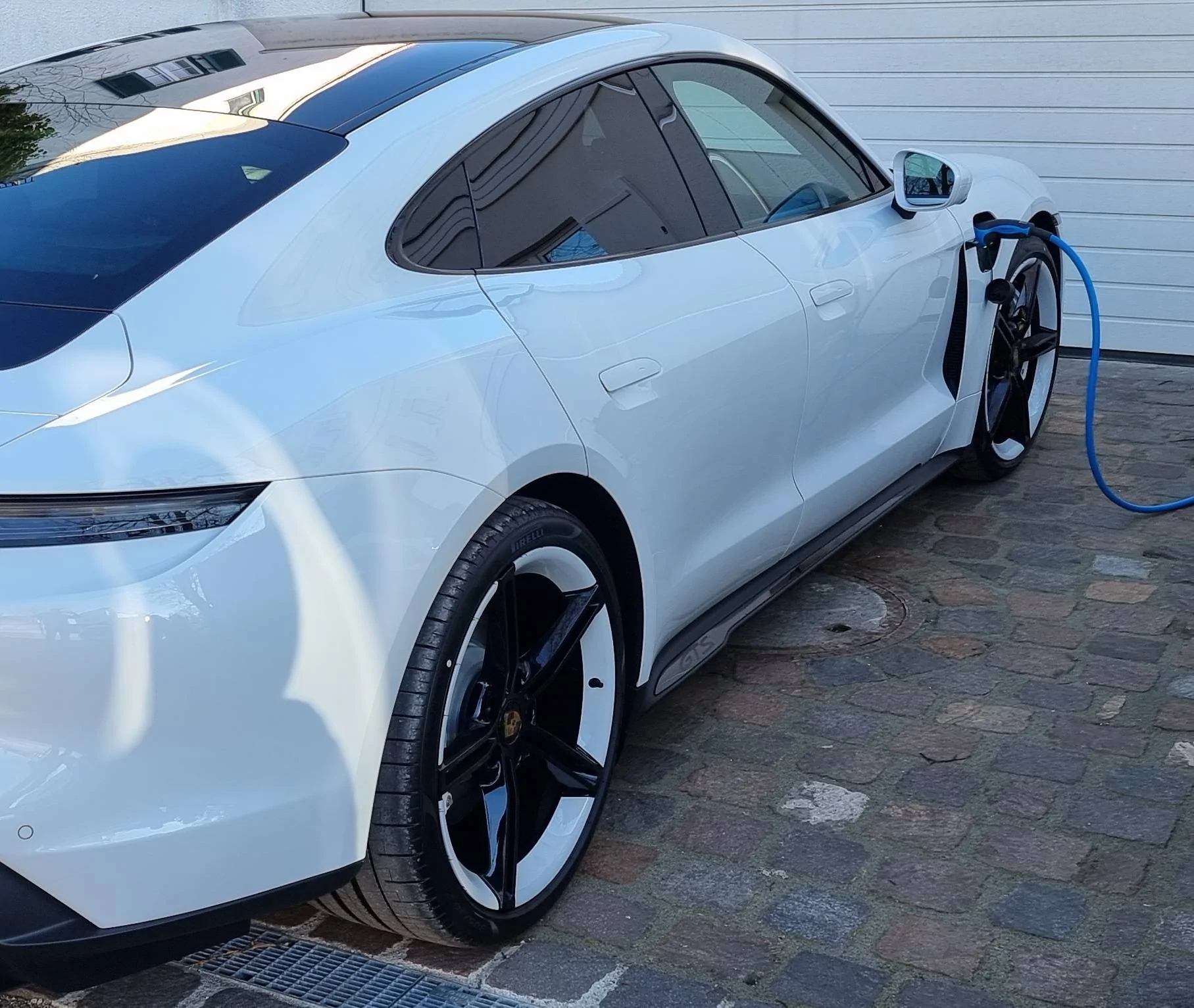 Porsche Taycan GTS Alpine GTS_ChargeMeAt22kW
