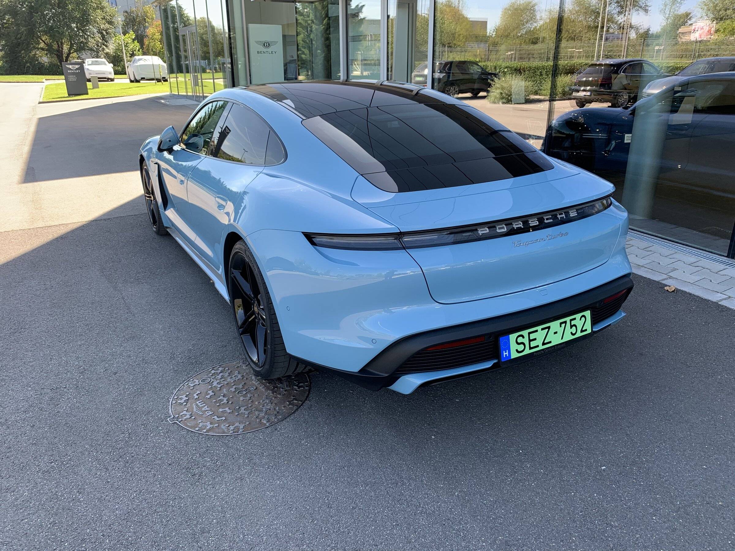Porsche Taycan Frozen Blue Metallic GTS? IMG_0708
