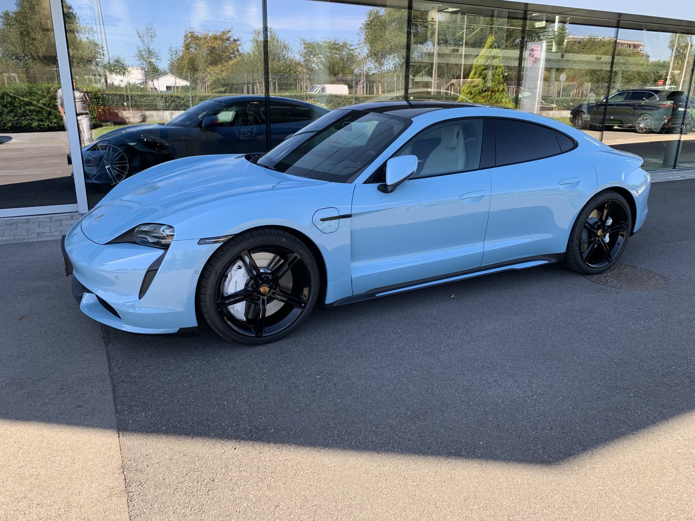 Porsche Taycan Frozen Blue Metallic GTS? IMG_0710