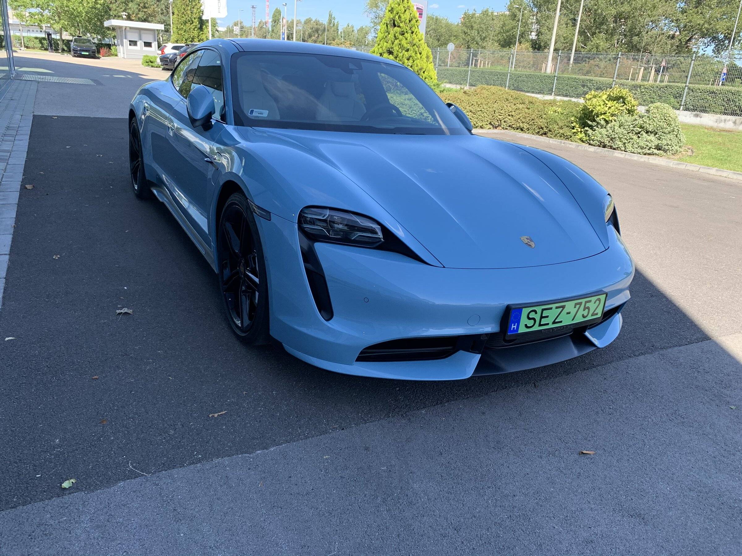Porsche Taycan Frozen Blue Metallic GTS? IMG_0712
