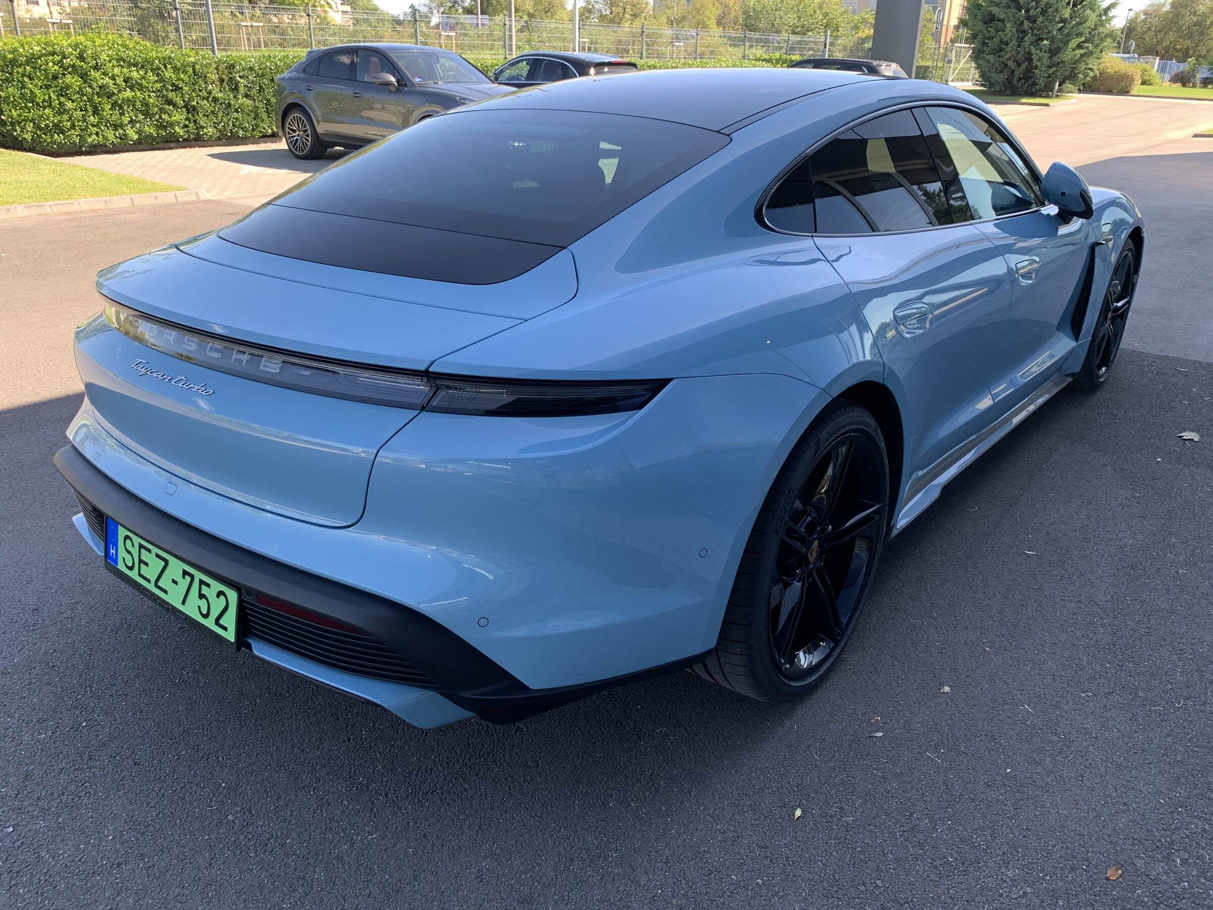 Porsche Taycan Frozen Blue Metallic GTS? IMG_0714
