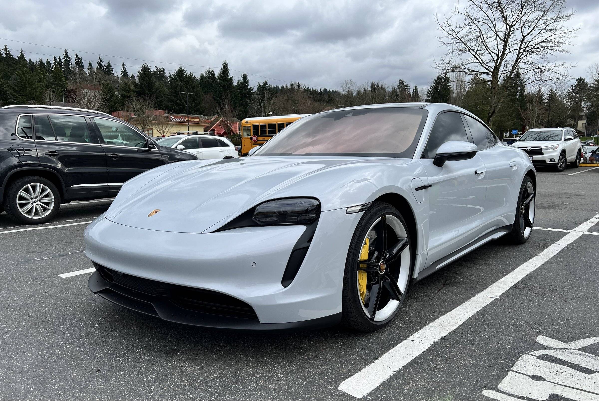 Porsche Taycan ICE GREY Taycan Club 402B4C85-7C96-417E-BD90-552B45226600
