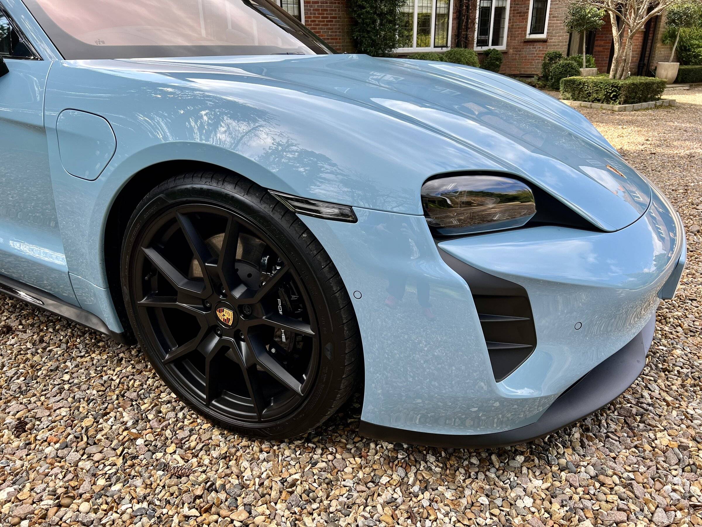 Porsche Taycan Frozen Blue Metallic GTS? A0B0ECBE-C635-4003-813F-C70233D4E606