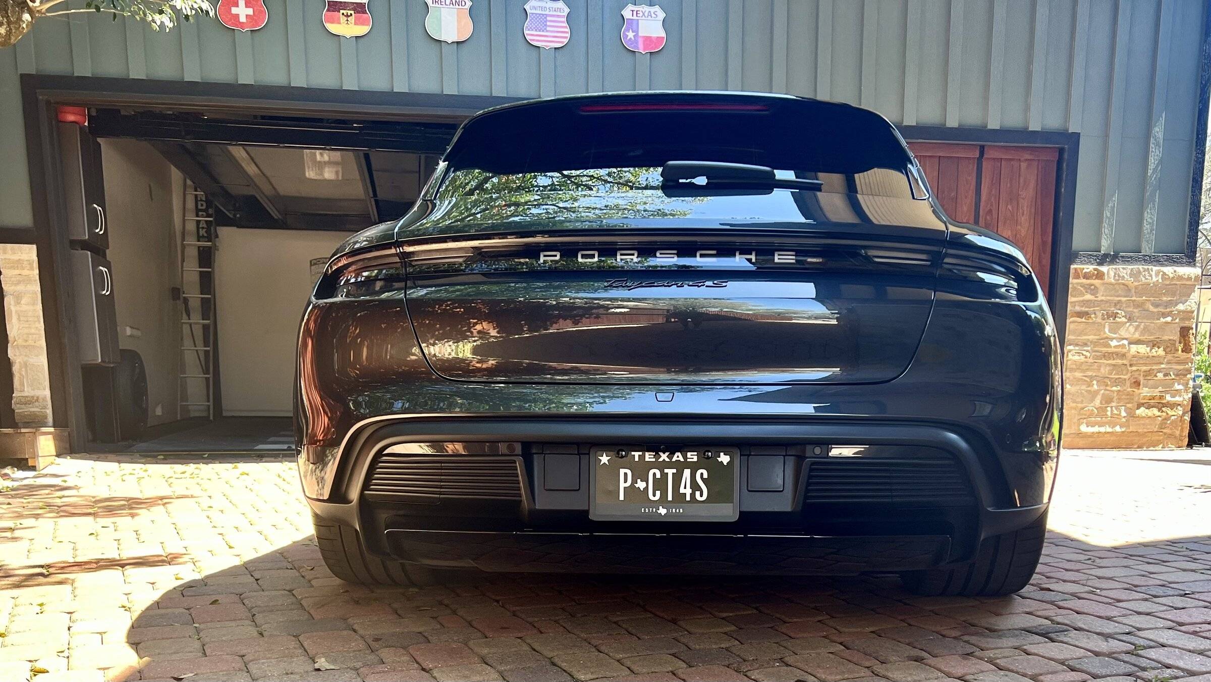 Porsche Taycan VOLCANO GREY Taycan Club IMG_5243