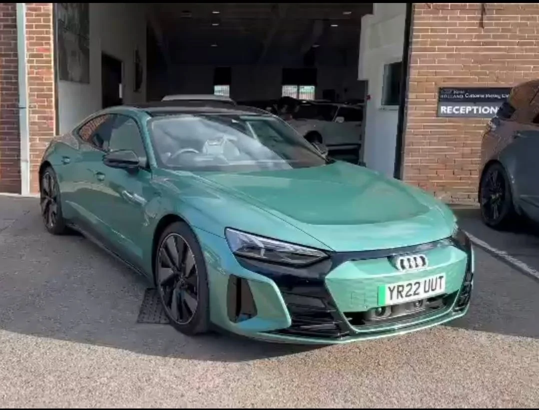 Porsche Taycan Audi Exclusive colors  for the E-Tron GT Screenshot_20220322-203446_Video Player