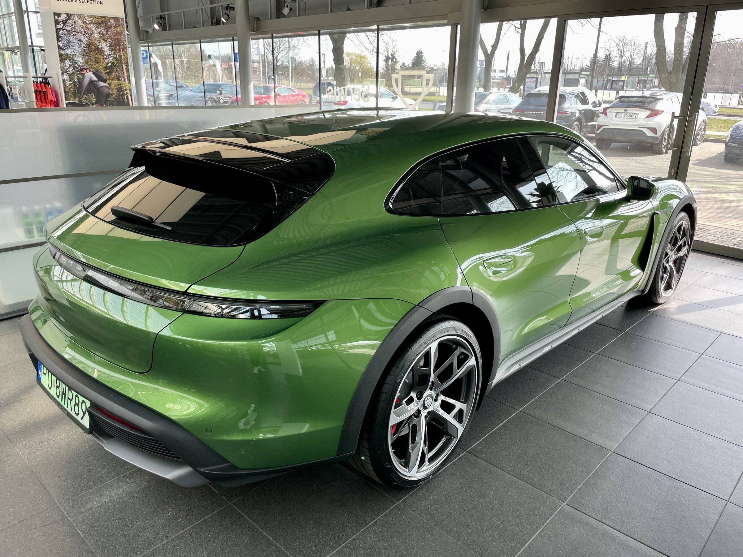 Porsche Taycan MAMBA GREEN Taycan Club EE2FCDEF-3CE4-449B-945E-3CF3872E5E00