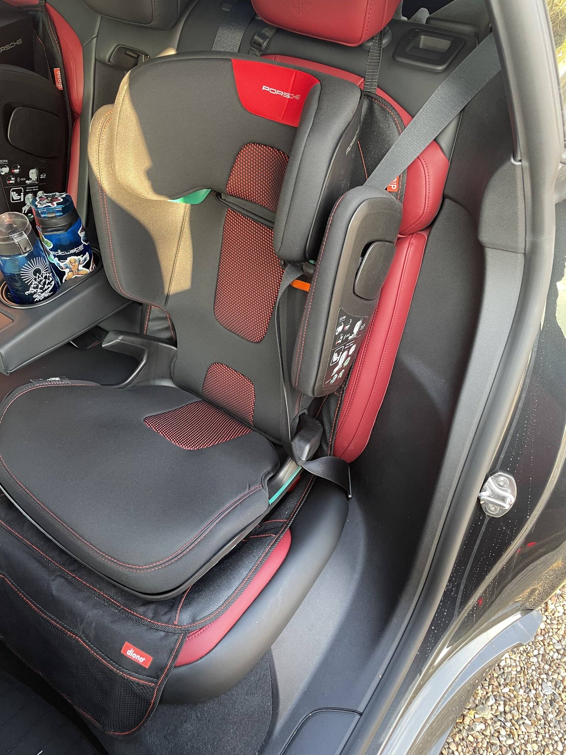 Porsche Taycan Porsche Junior Seat i-Size In Taycan 5C668C01-378C-4F6E-A16A-215EF814A8BD