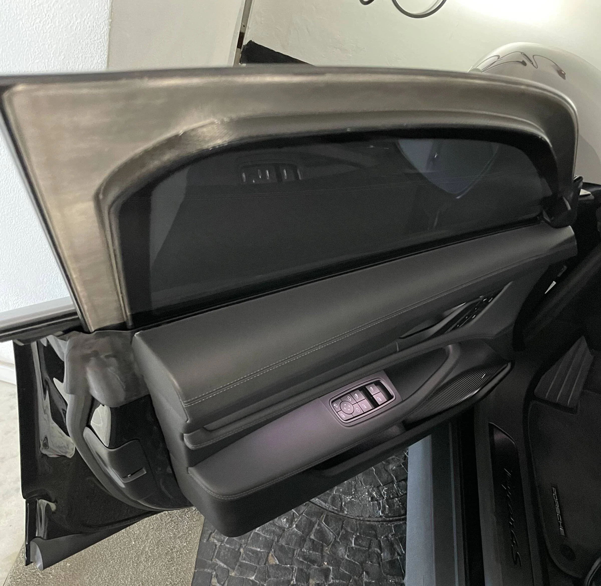 Porsche Taycan My Taycan 4s is now bulletproof vidros2