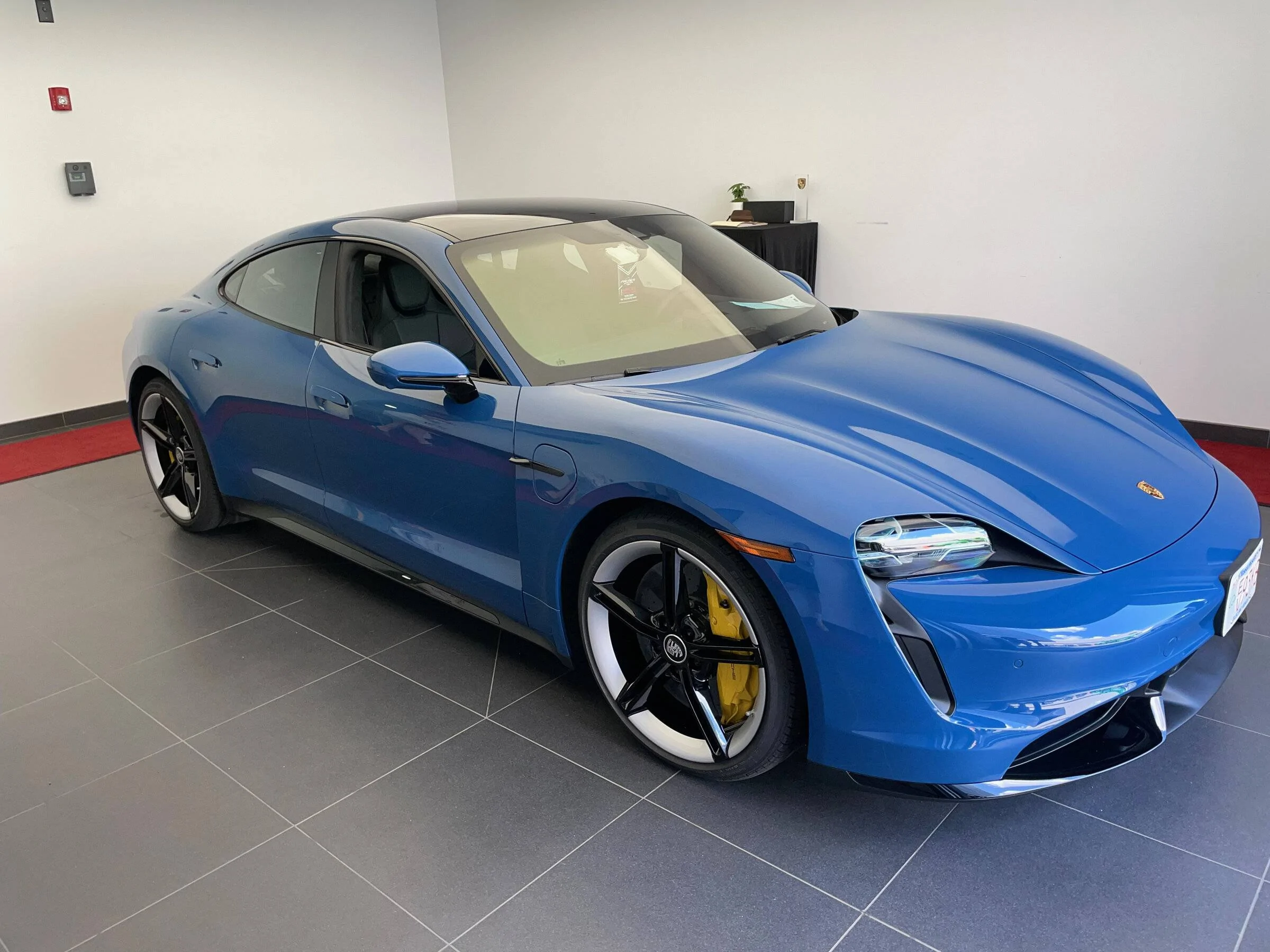 Porsche Taycan NEPTUNE BLUE Taycan Club IMG_0340