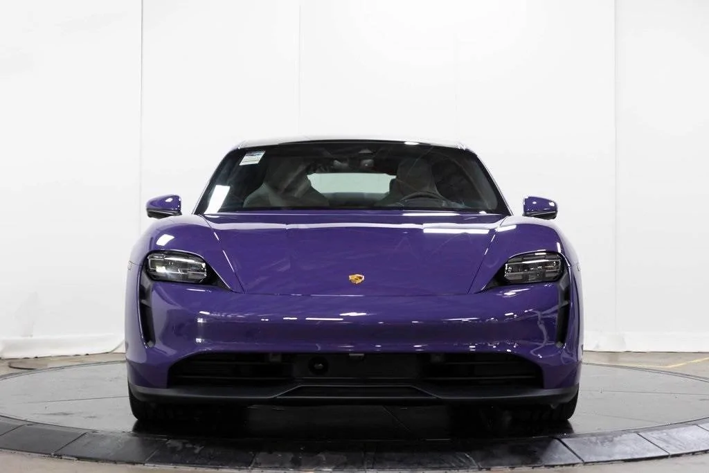 Porsche Taycan Ultraviolet (M4A) Taycan Paint-to-Sample Taycan_Ultraviolet_M4A_3