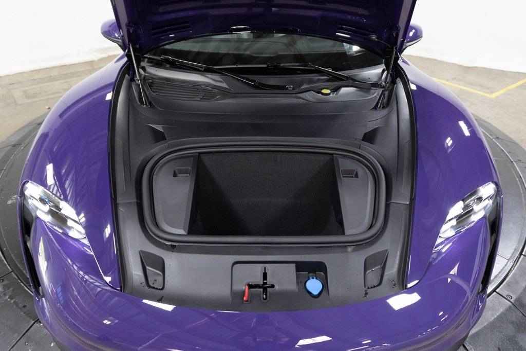 Porsche Taycan Ultraviolet (M4A) Taycan Paint-to-Sample Taycan_Ultraviolet_M4A_10