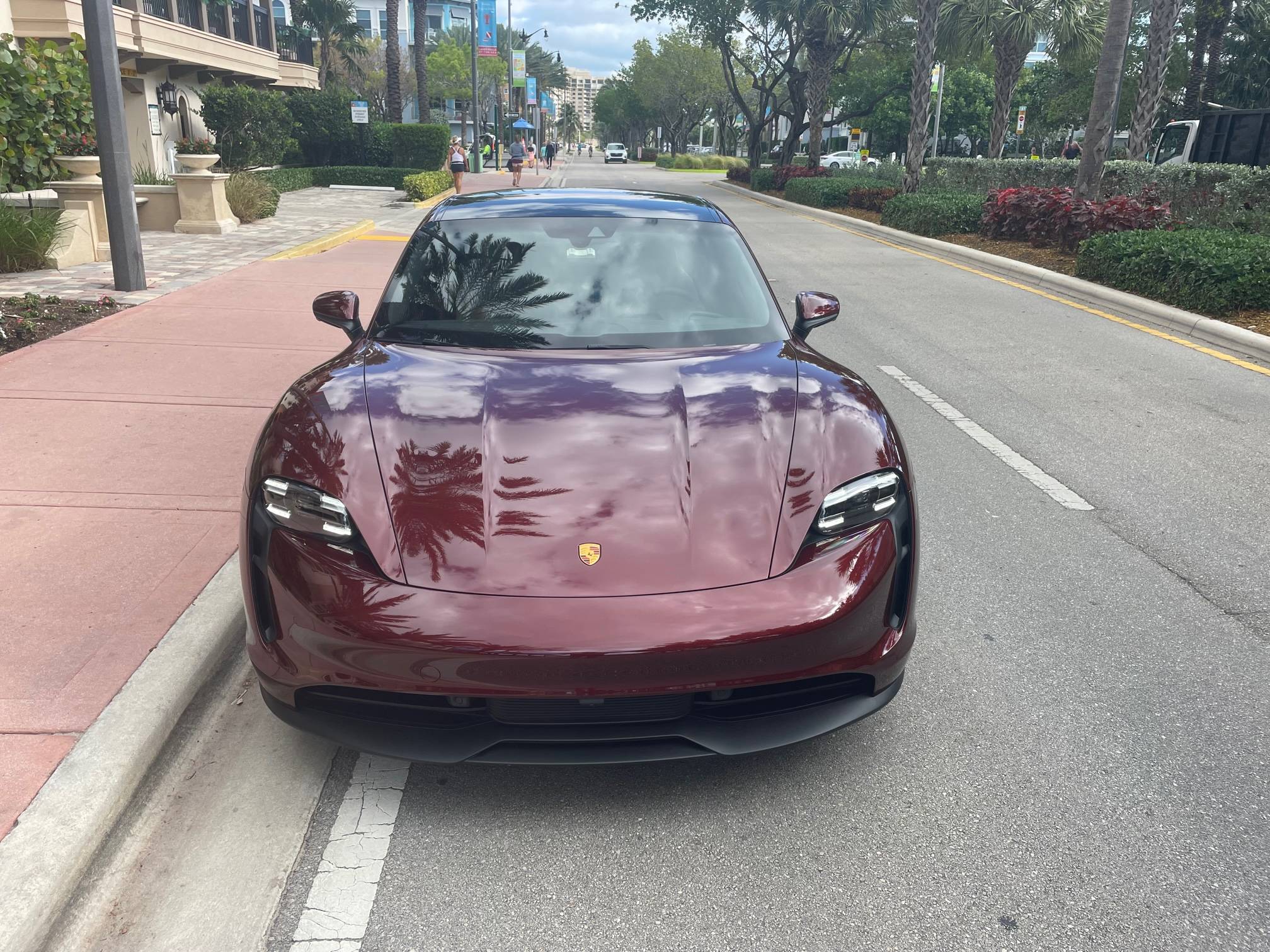 Porsche Taycan CHERRY METALLIC Taycan Club 1EE2BE75-CB54-4F3D-920C-33953C509780