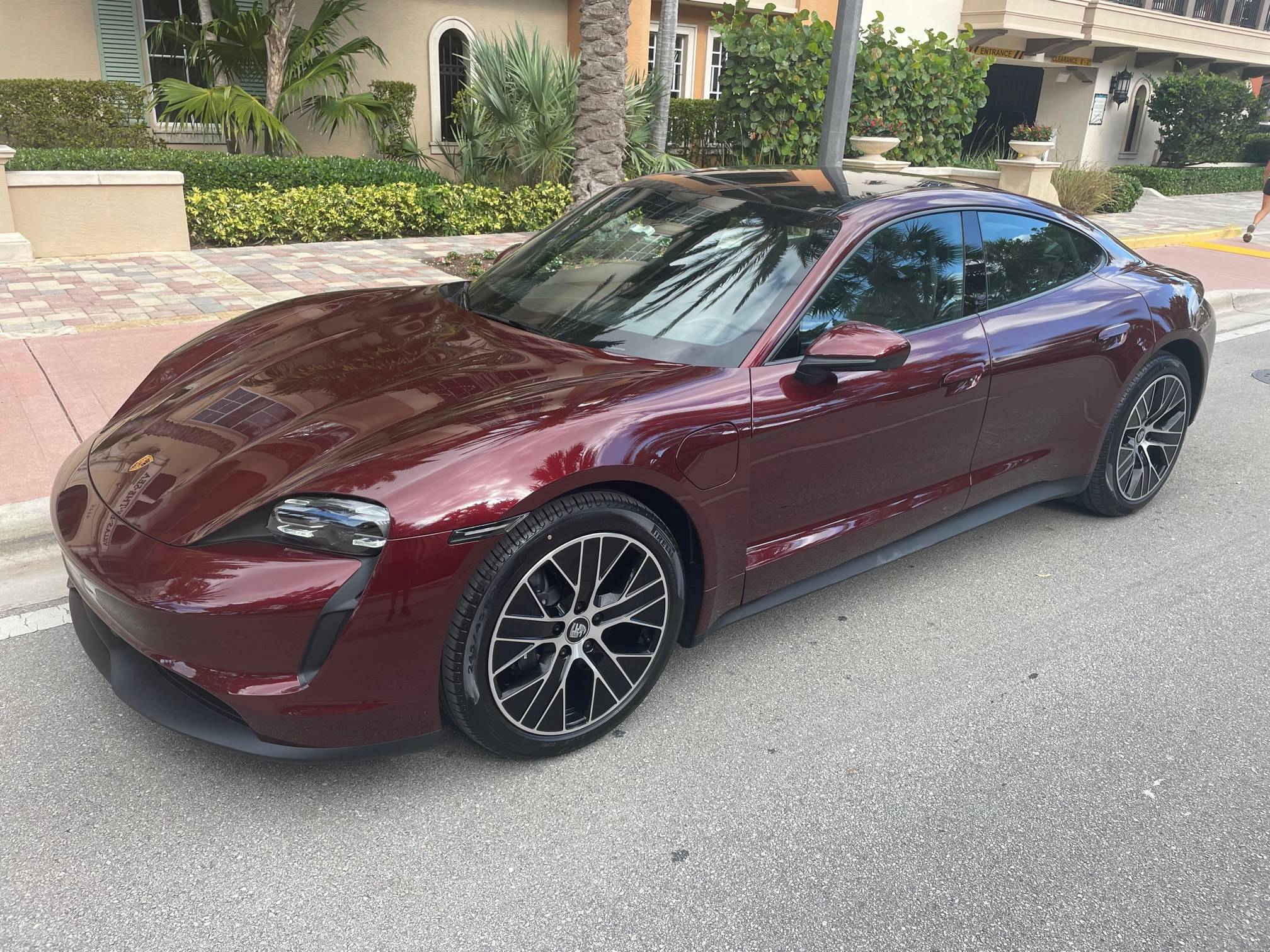 Porsche Taycan CHERRY METALLIC Taycan Club 15294BEE-DEDE-40FD-A69A-A56C94744C69