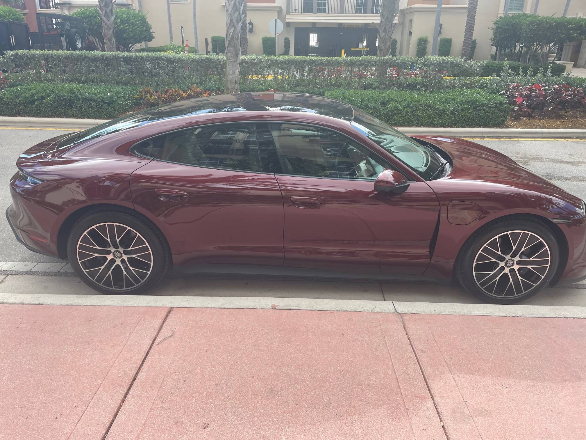 Porsche Taycan CHERRY METALLIC Taycan Club C60454CD-331D-4F65-B94E-CC4B9582A8AF