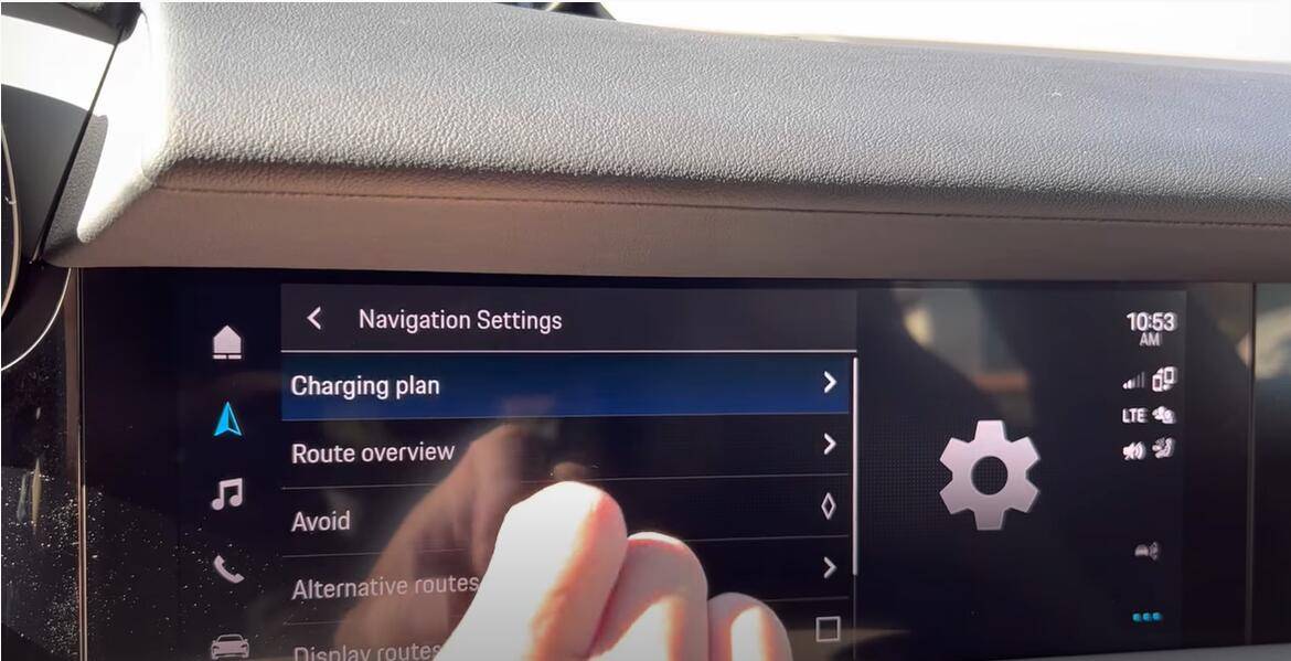 Porsche Taycan How can I enable the Porsche Charging Services? 1650310223659