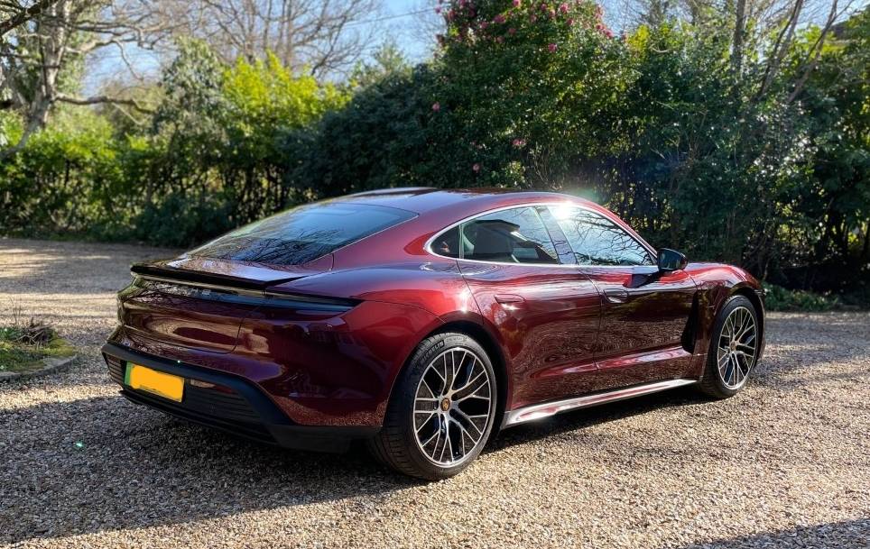 Porsche Taycan CHERRY METALLIC Taycan Club Taycan Sp3