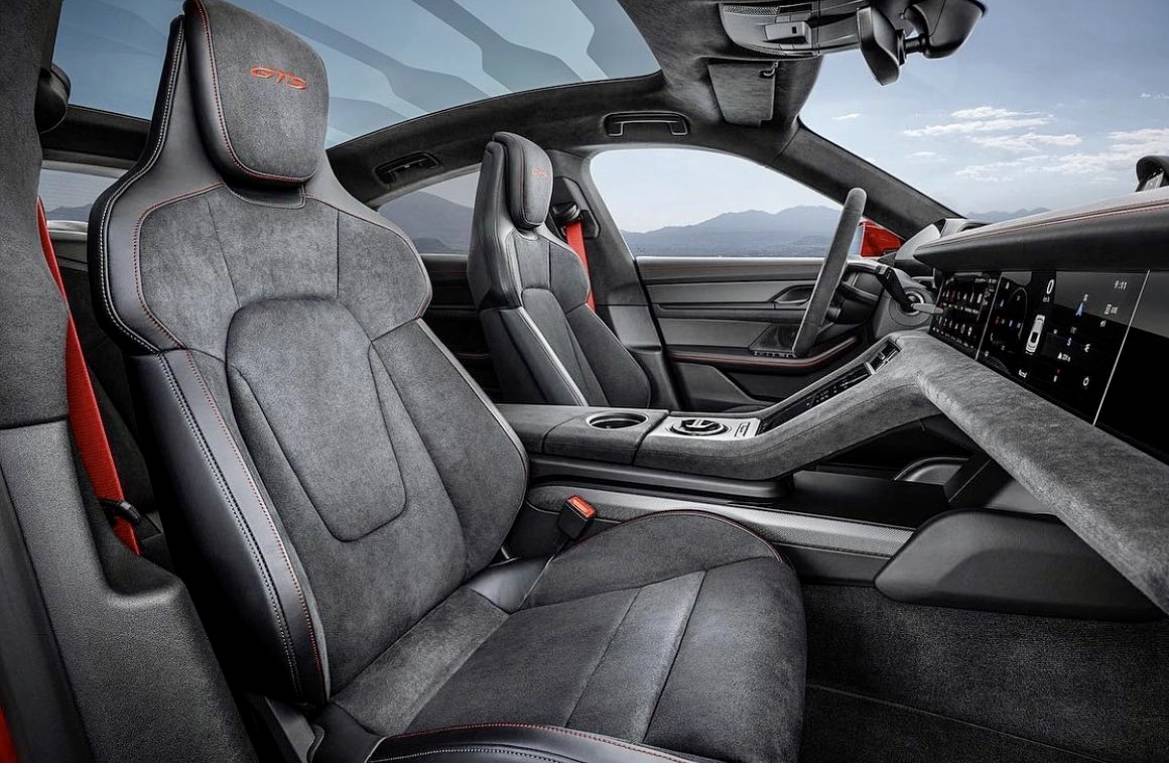 Porsche Taycan Gts interior decision 3AE1CCF6-3B57-4426-B1D5-5EFB0B6A8204